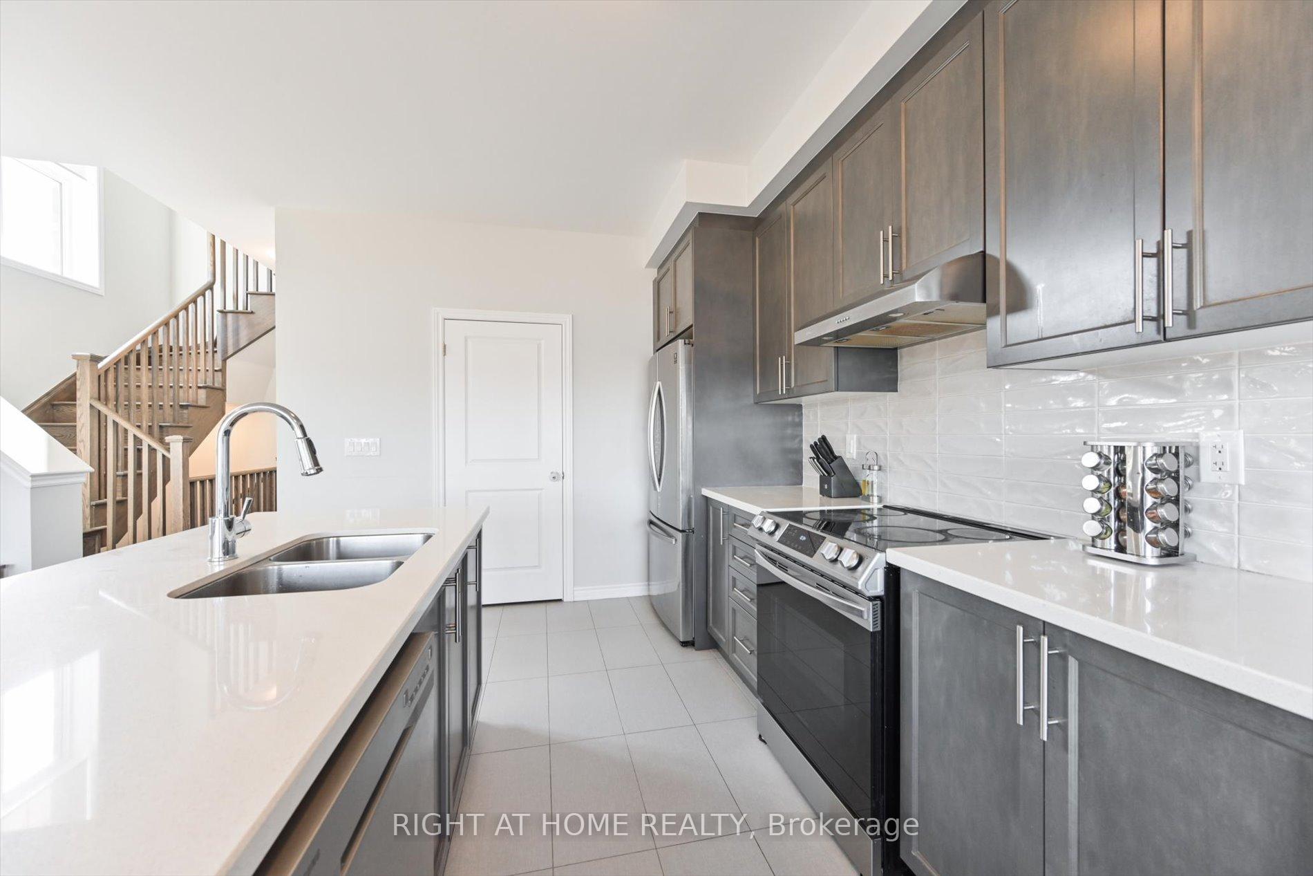 Photo 16 of 78 Sutcliffe Drive, Whitby, Rolling Acres — HOMEH