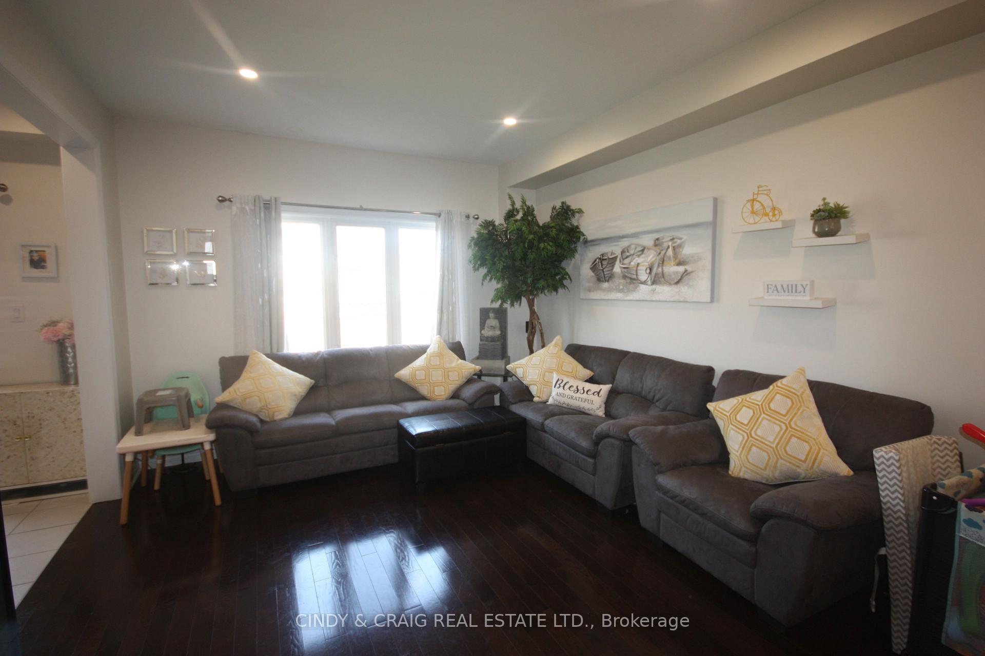 Photo 4 of 2084 Prestonvale Road, Clarington, Courtice — HOMEH