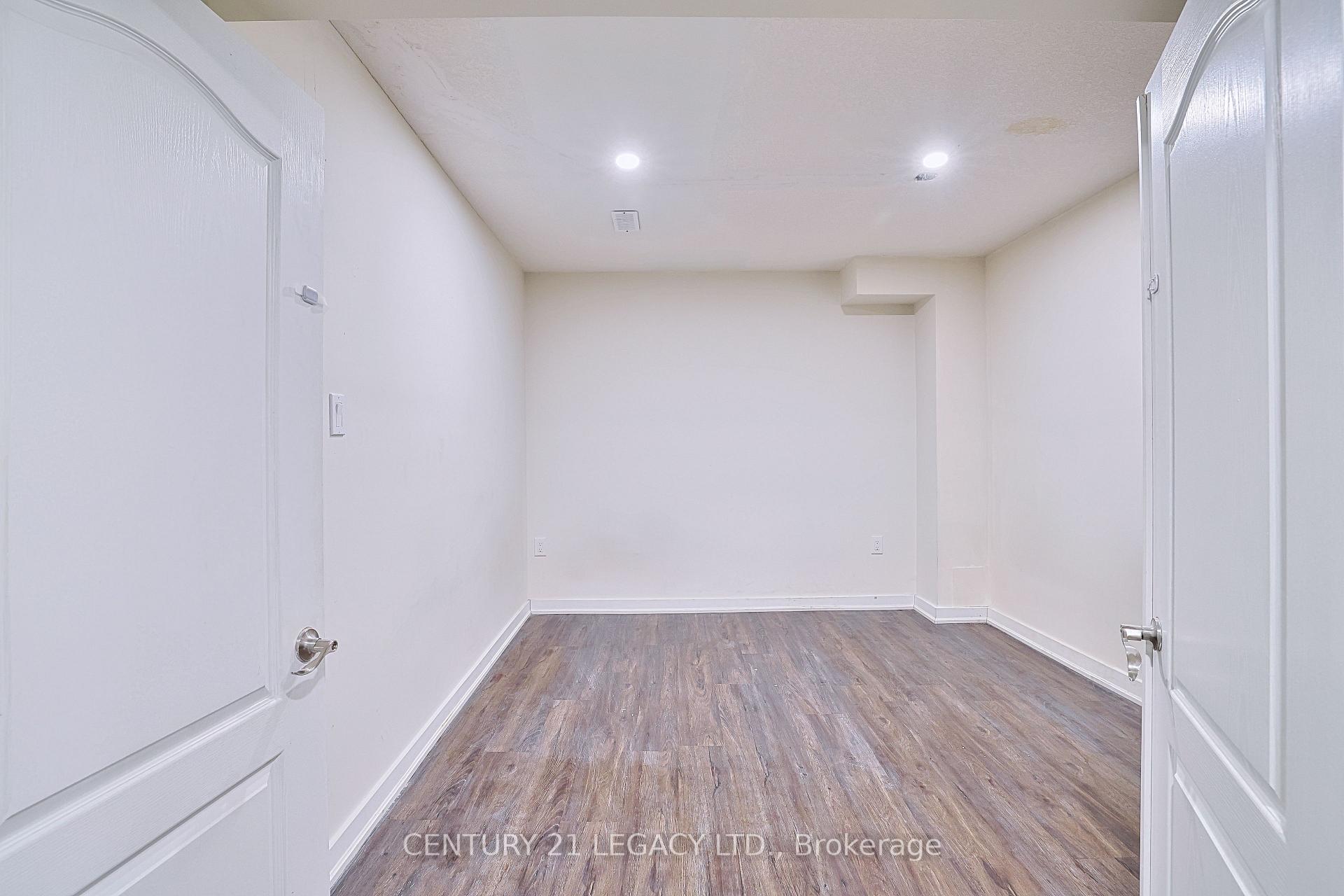 Photo 5 of 37 Abercrombie Crescent, Brampton, Brampton West — HOMEH