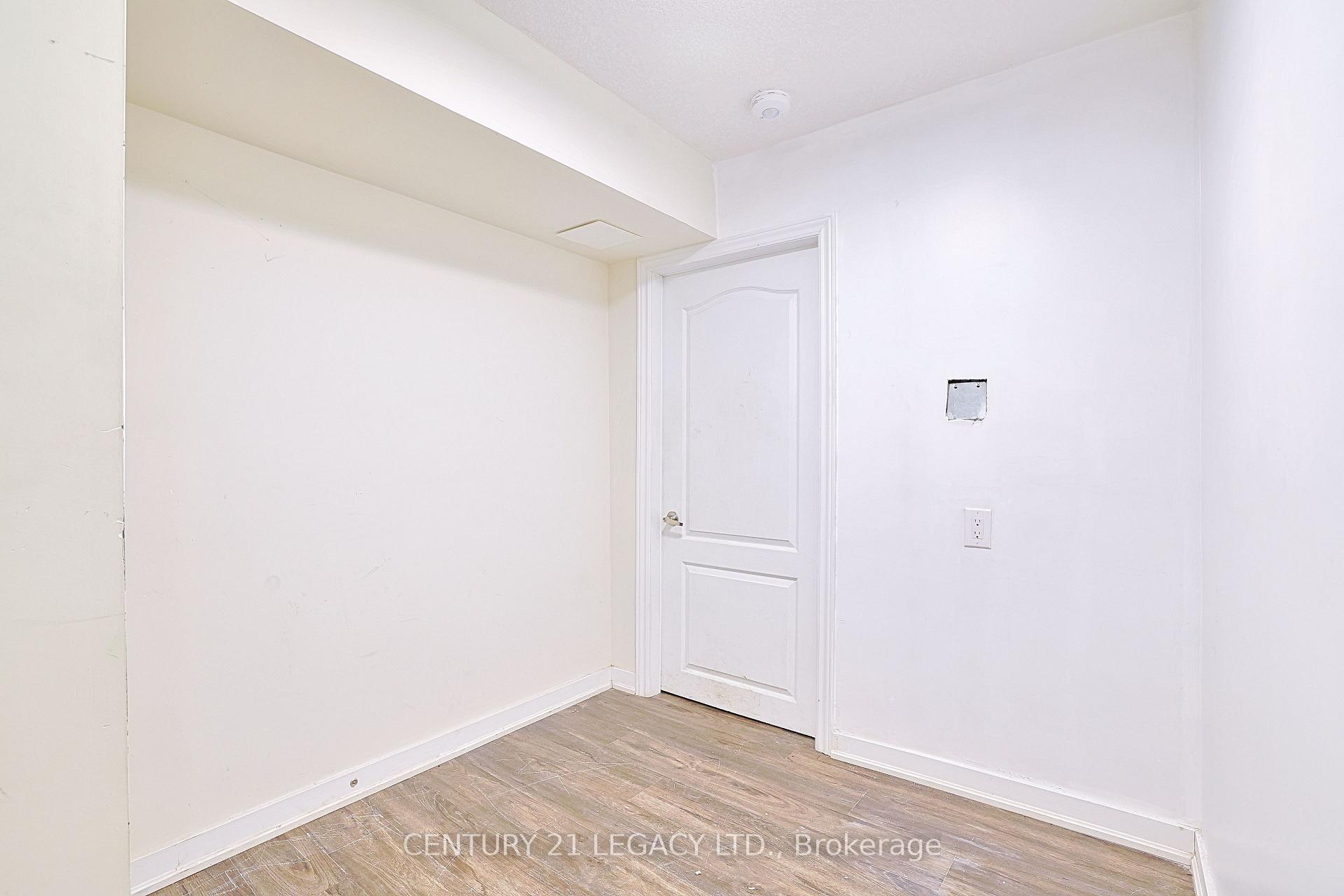 Photo 7 of 37 Abercrombie Crescent, Brampton, Brampton West — HOMEH