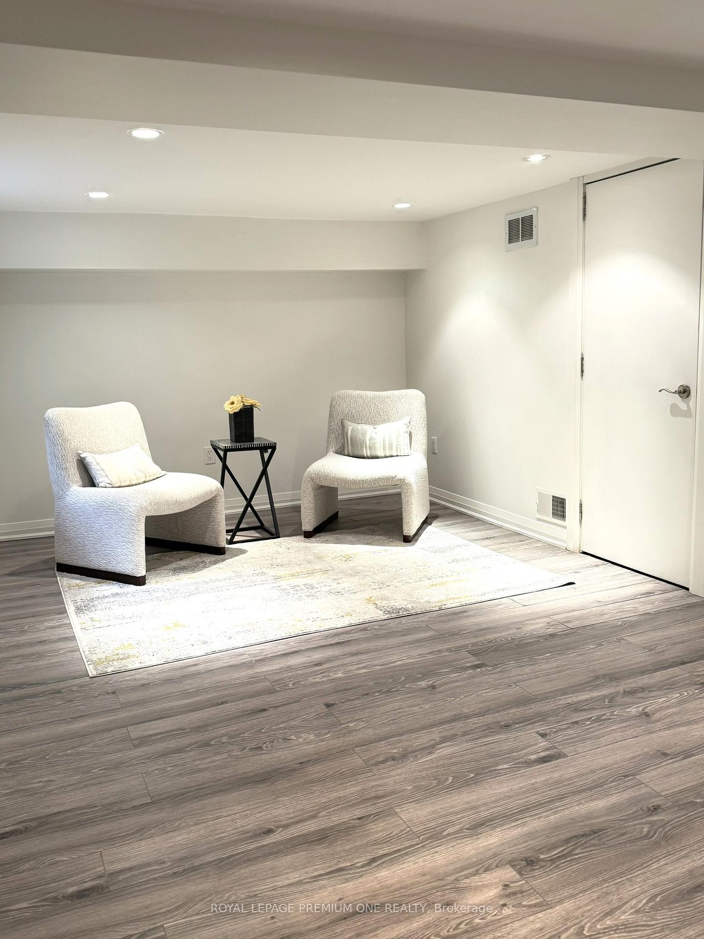 Photo 7 of 32 Rothsay Street, Etobicoke, Stonegate-Queensway — HOMEH