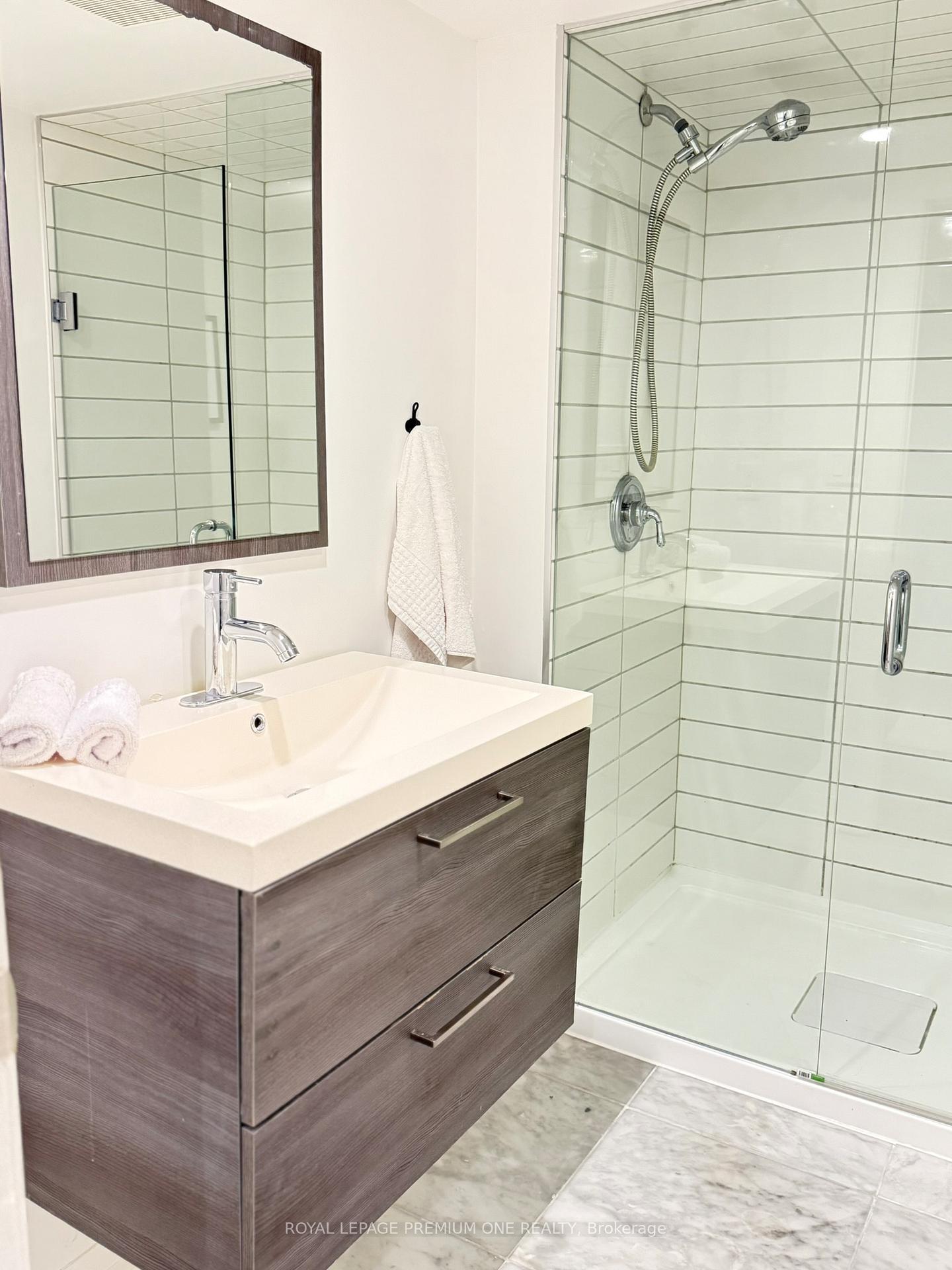 Photo 12 of 32 Rothsay Street, Etobicoke, Stonegate-Queensway — HOMEH
