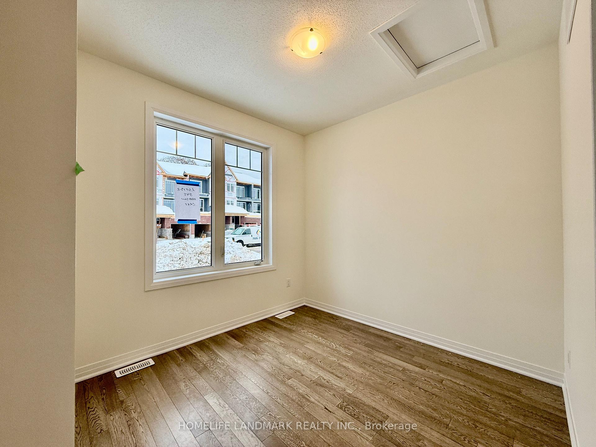 Photo 2 of 545 Hudson Crescent, Midland — HOMEH