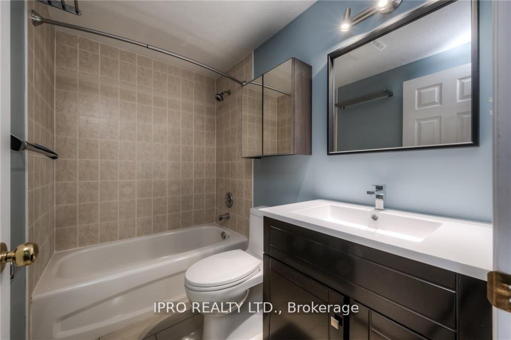 Photo 14 of 298 Activa Avenue, Kitchener, Larentian West — HOMEH