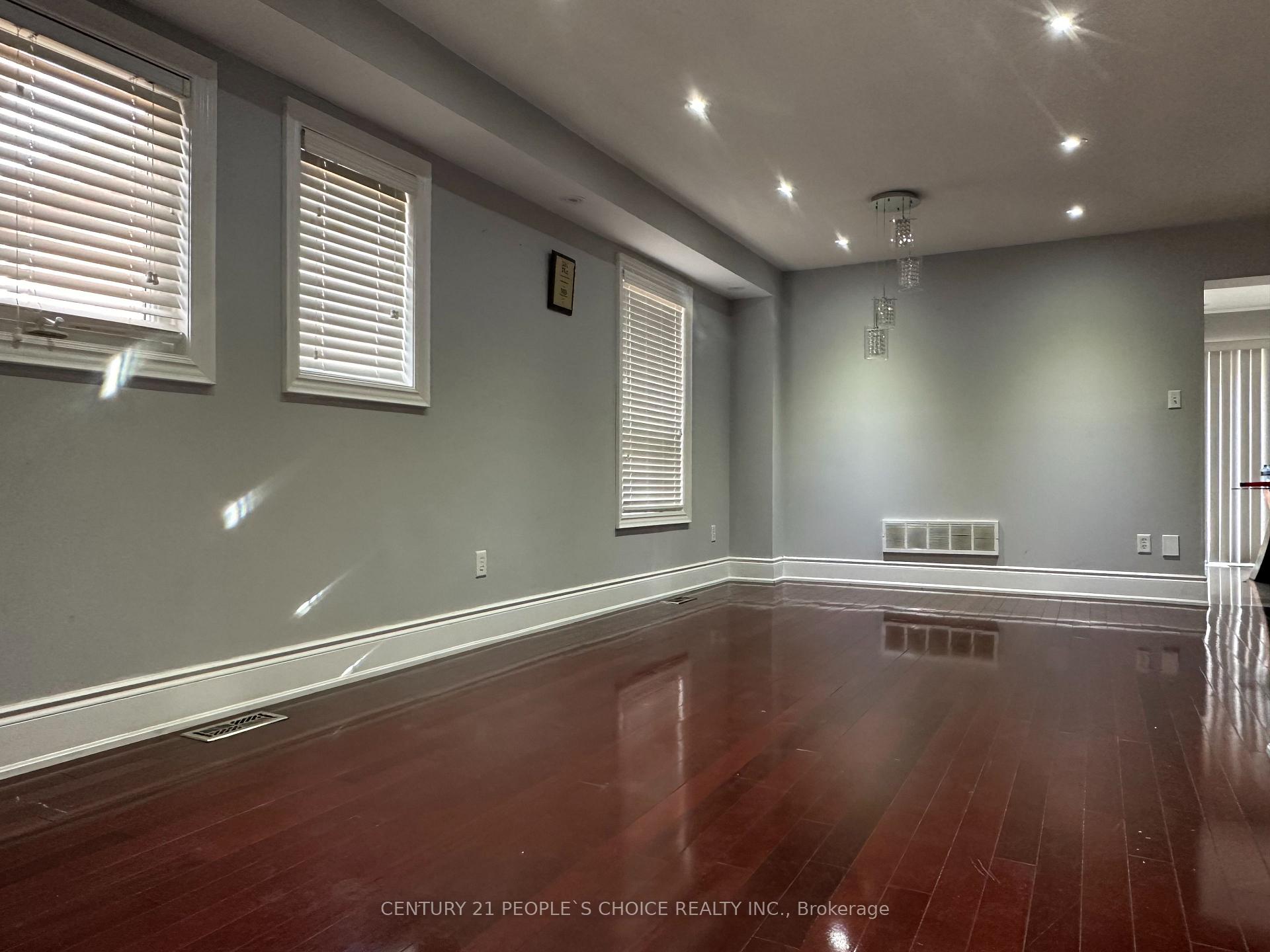 Photo 2 of Unit Main, 15 Treegrove Crescent, Brampton, Fletcher's Meadow — HOMEH