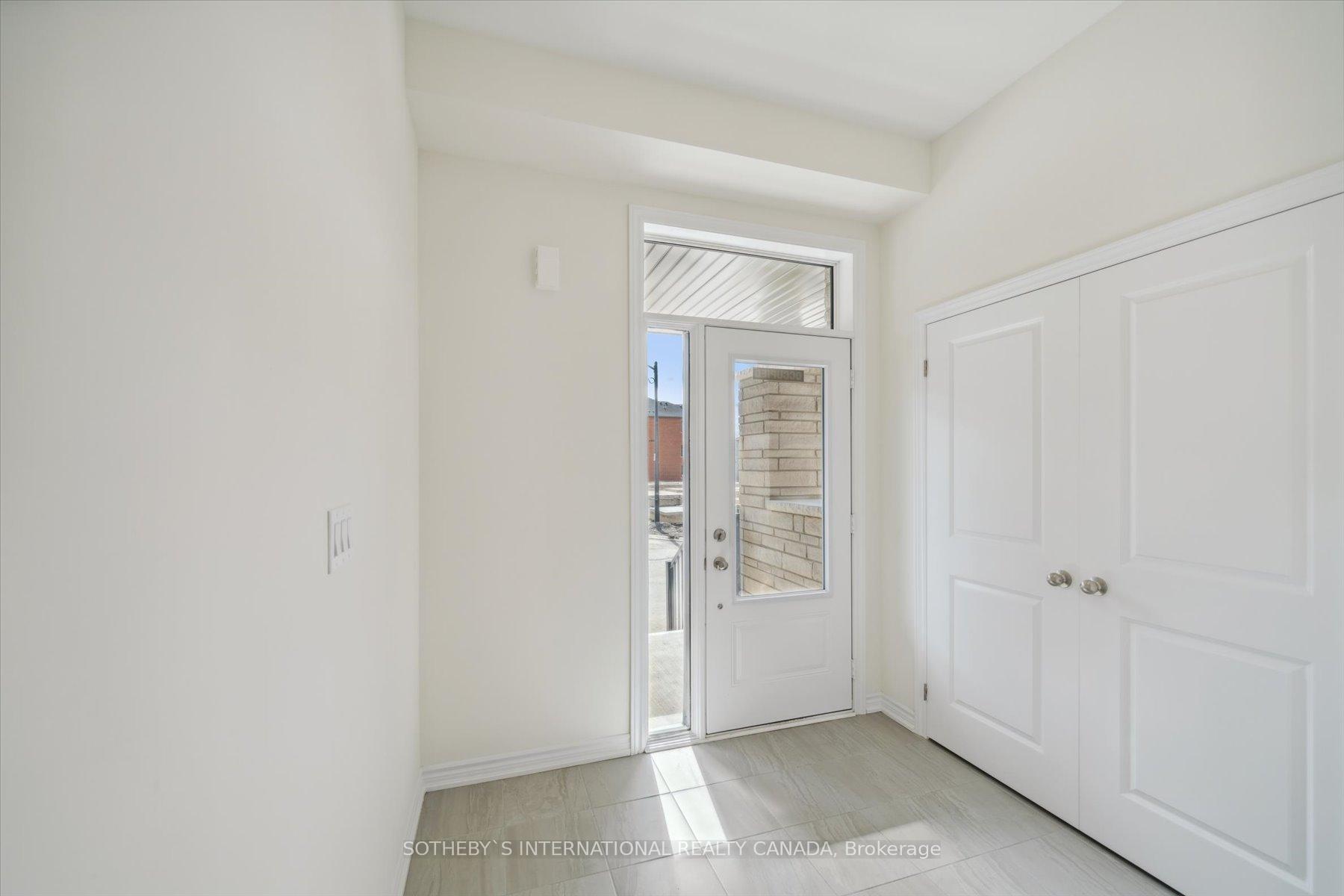 Photo 5 of 16 Fish Drive, Aurora, Bayview Northeast — HOMEH