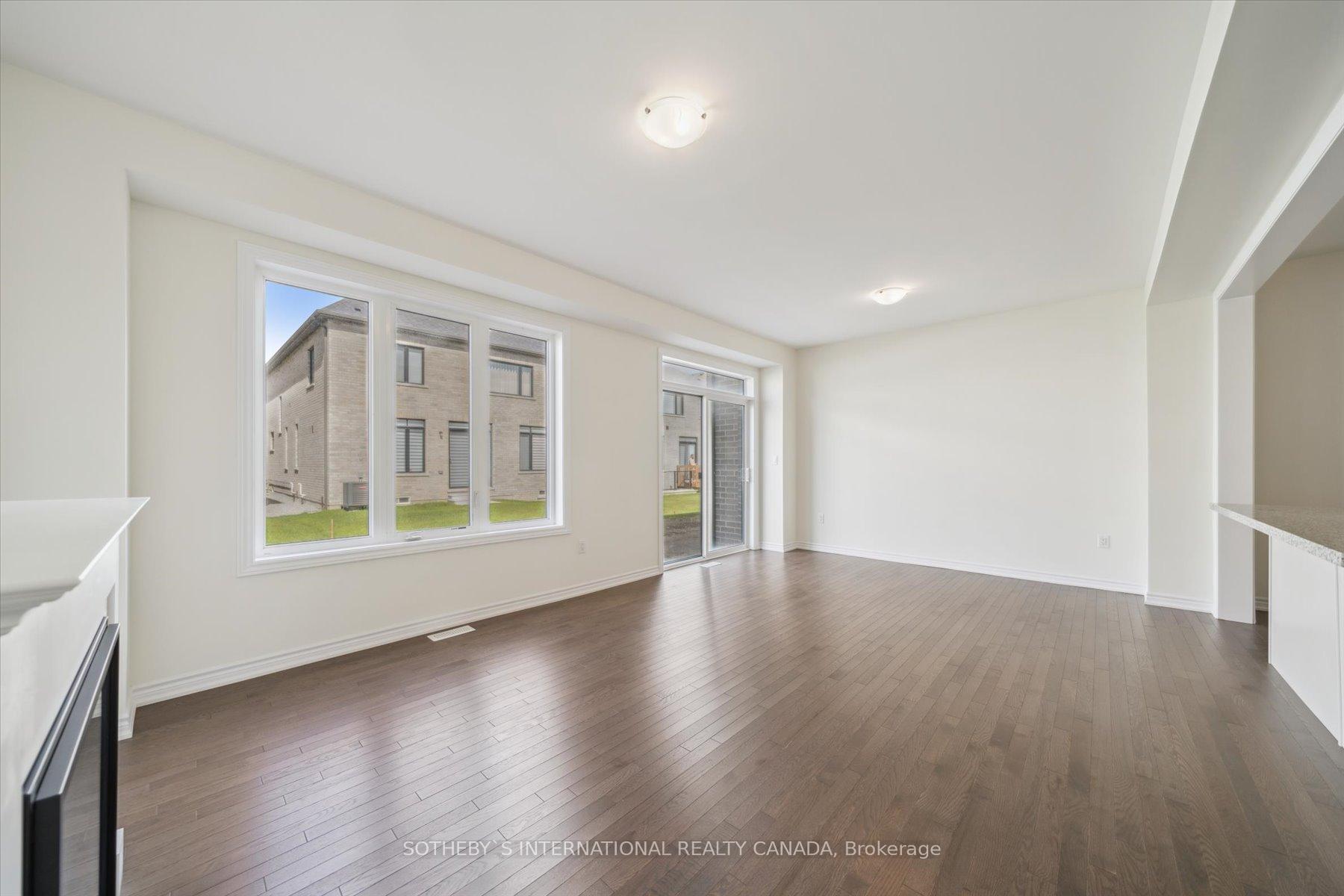Photo 9 of 16 Fish Drive, Aurora, Bayview Northeast — HOMEH