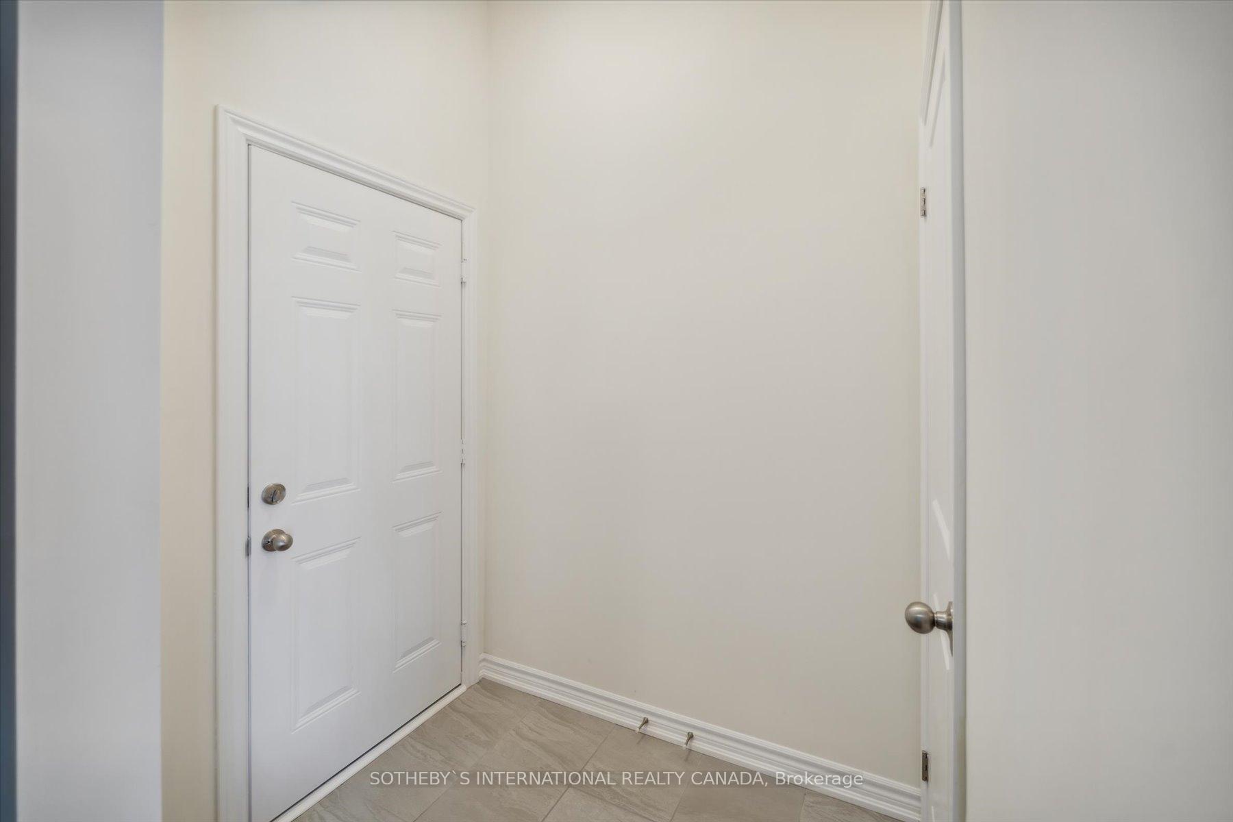 Photo 10 of 16 Fish Drive, Aurora, Bayview Northeast — HOMEH