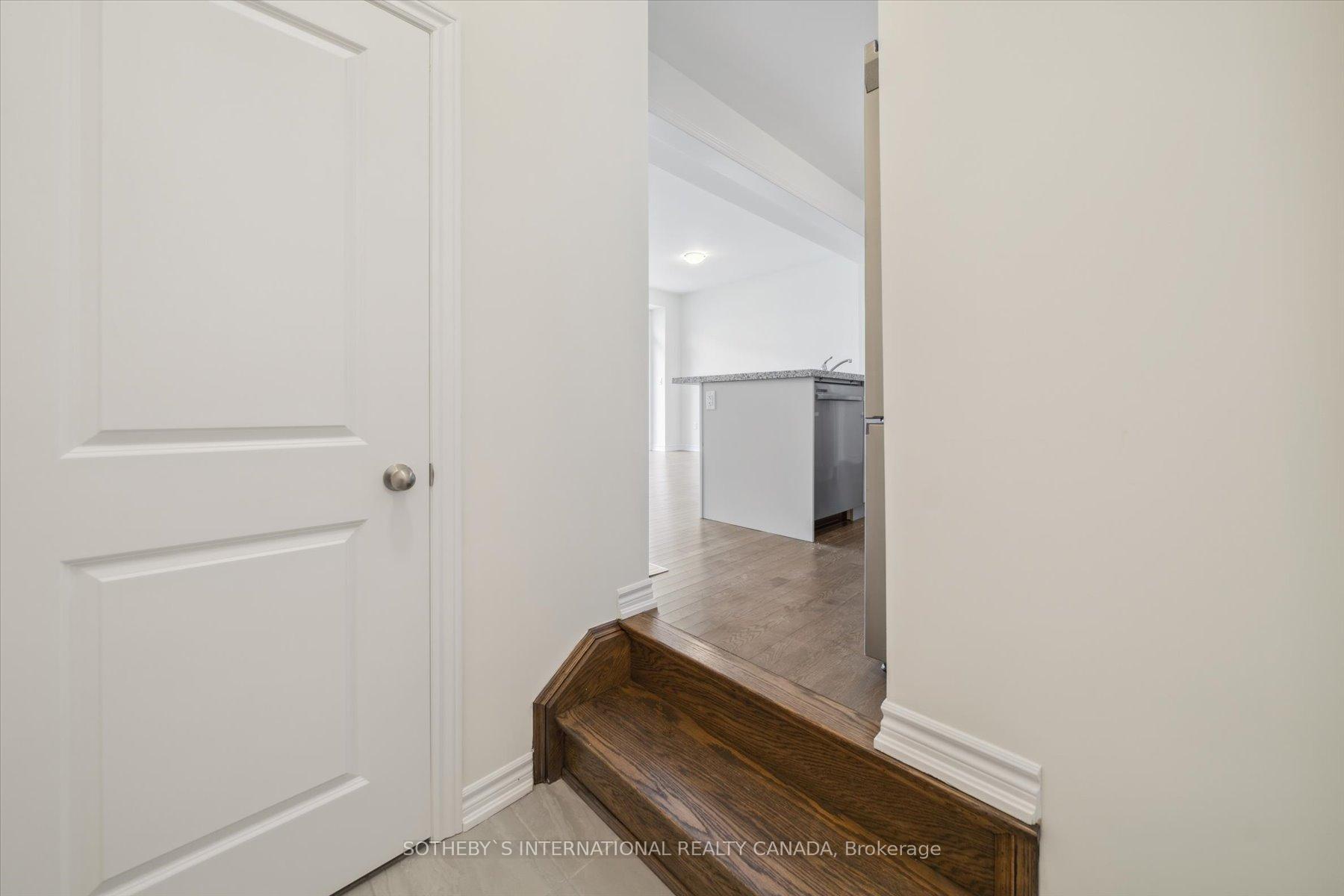 Photo 11 of 16 Fish Drive, Aurora, Bayview Northeast — HOMEH