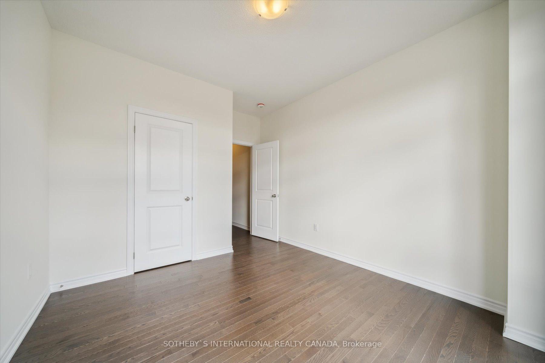 Photo 12 of 16 Fish Drive, Aurora, Bayview Northeast — HOMEH
