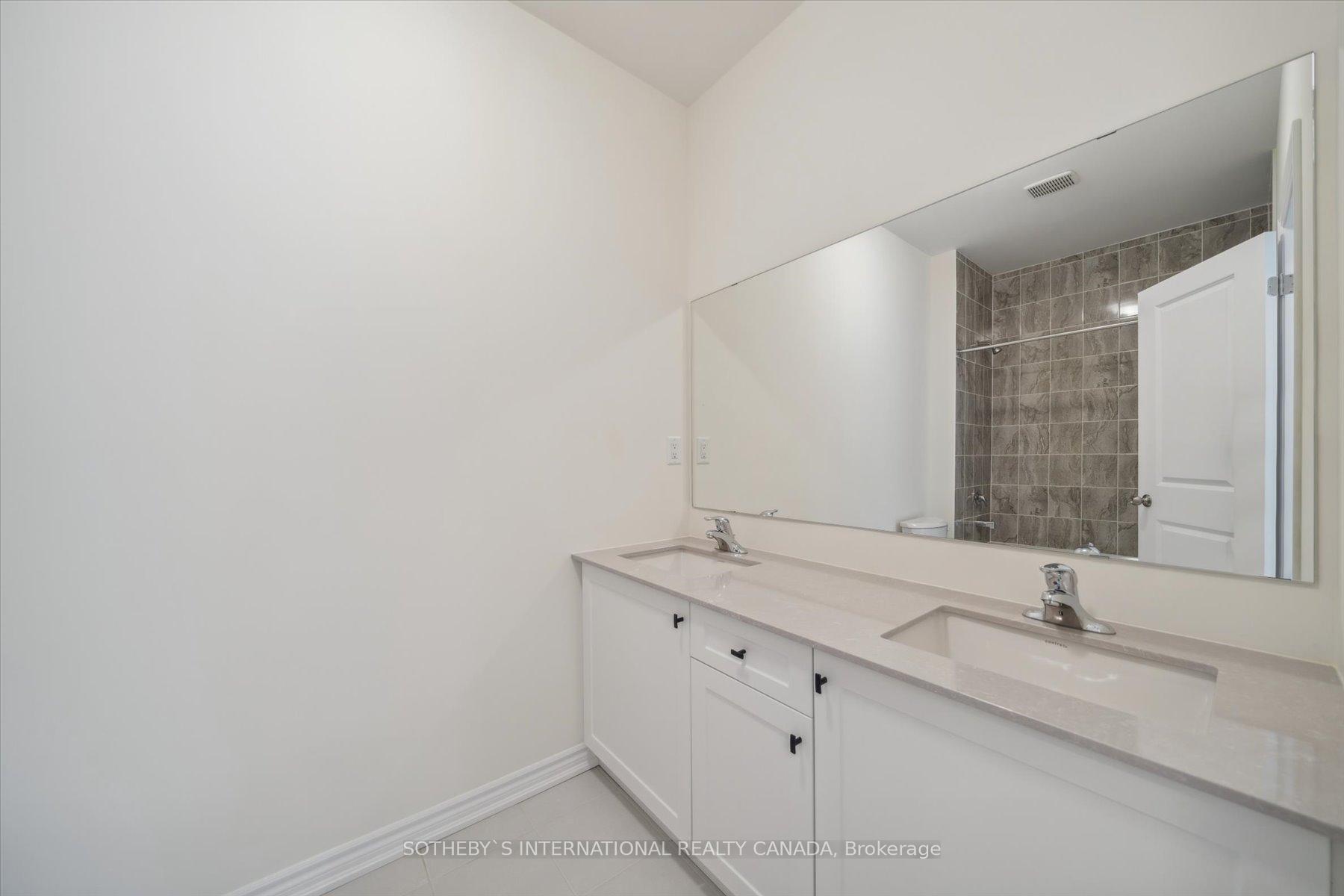 Photo 14 of 16 Fish Drive, Aurora, Bayview Northeast — HOMEH