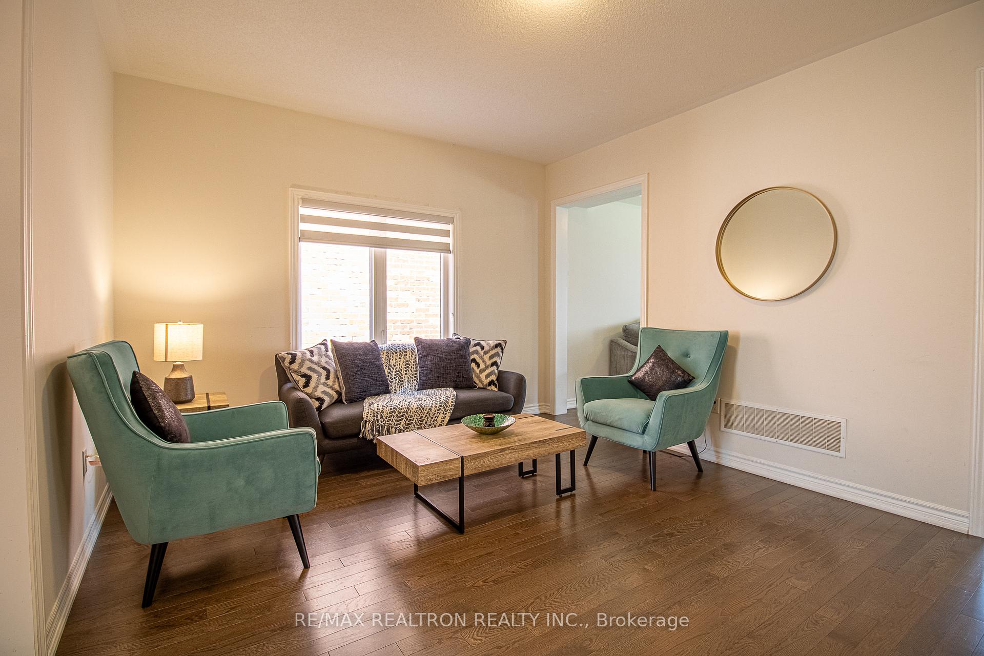 Photo 7 of 32 Crombie Street, Clarington, Bowmanville — HOMEH