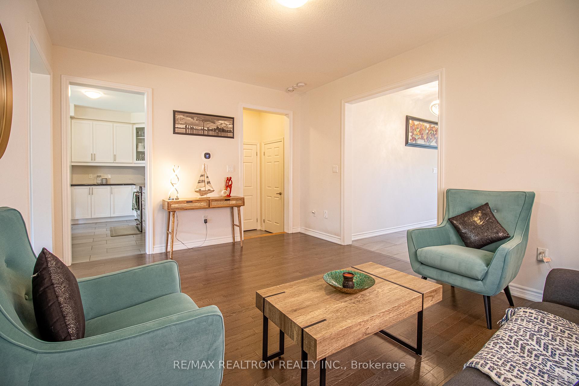 Photo 8 of 32 Crombie Street, Clarington, Bowmanville — HOMEH