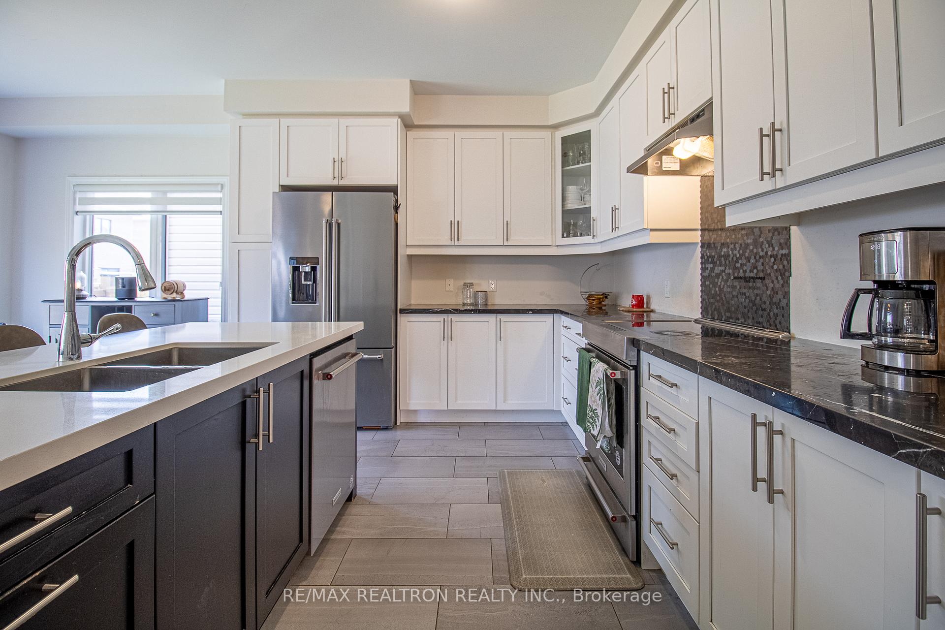Photo 9 of 32 Crombie Street, Clarington, Bowmanville — HOMEH