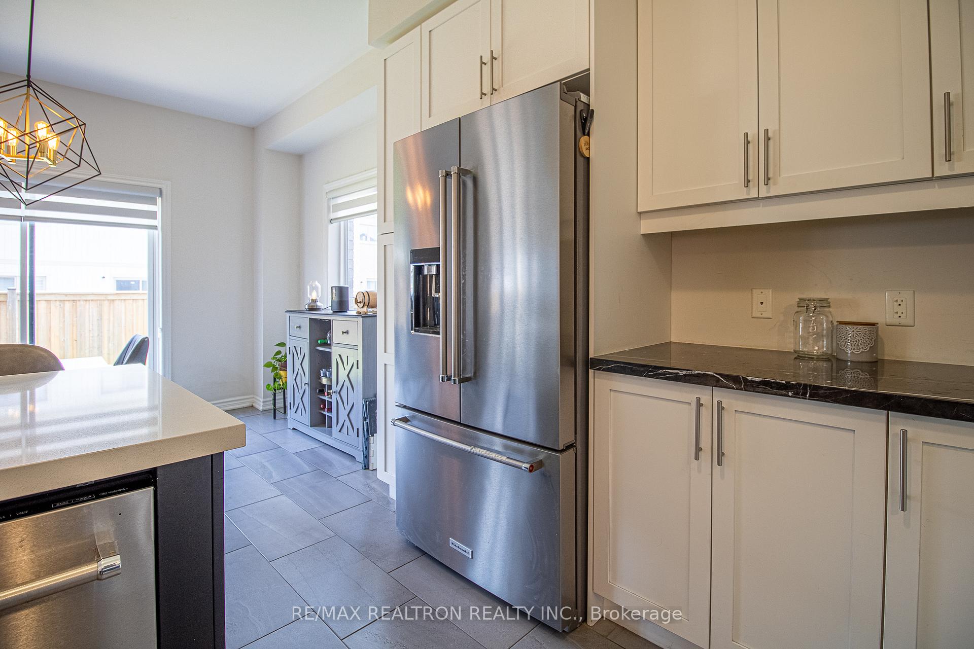 Photo 12 of 32 Crombie Street, Clarington, Bowmanville — HOMEH