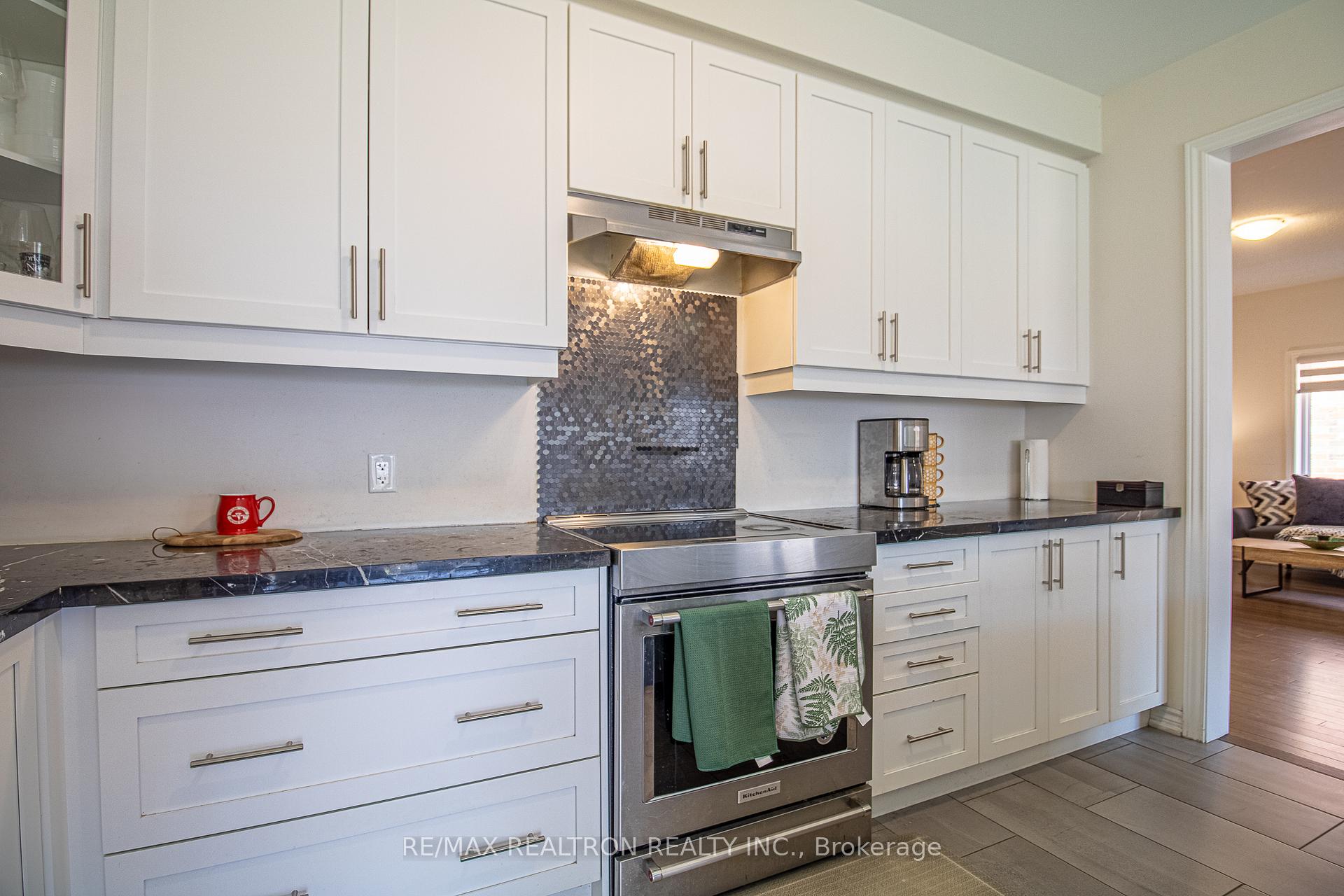 Photo 13 of 32 Crombie Street, Clarington, Bowmanville — HOMEH