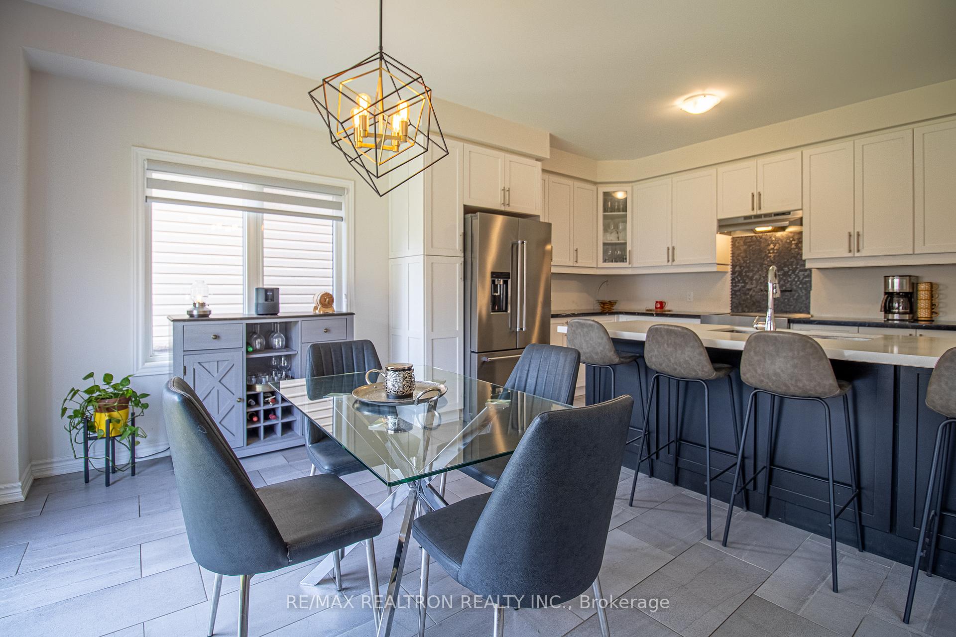 Photo 16 of 32 Crombie Street, Clarington, Bowmanville — HOMEH