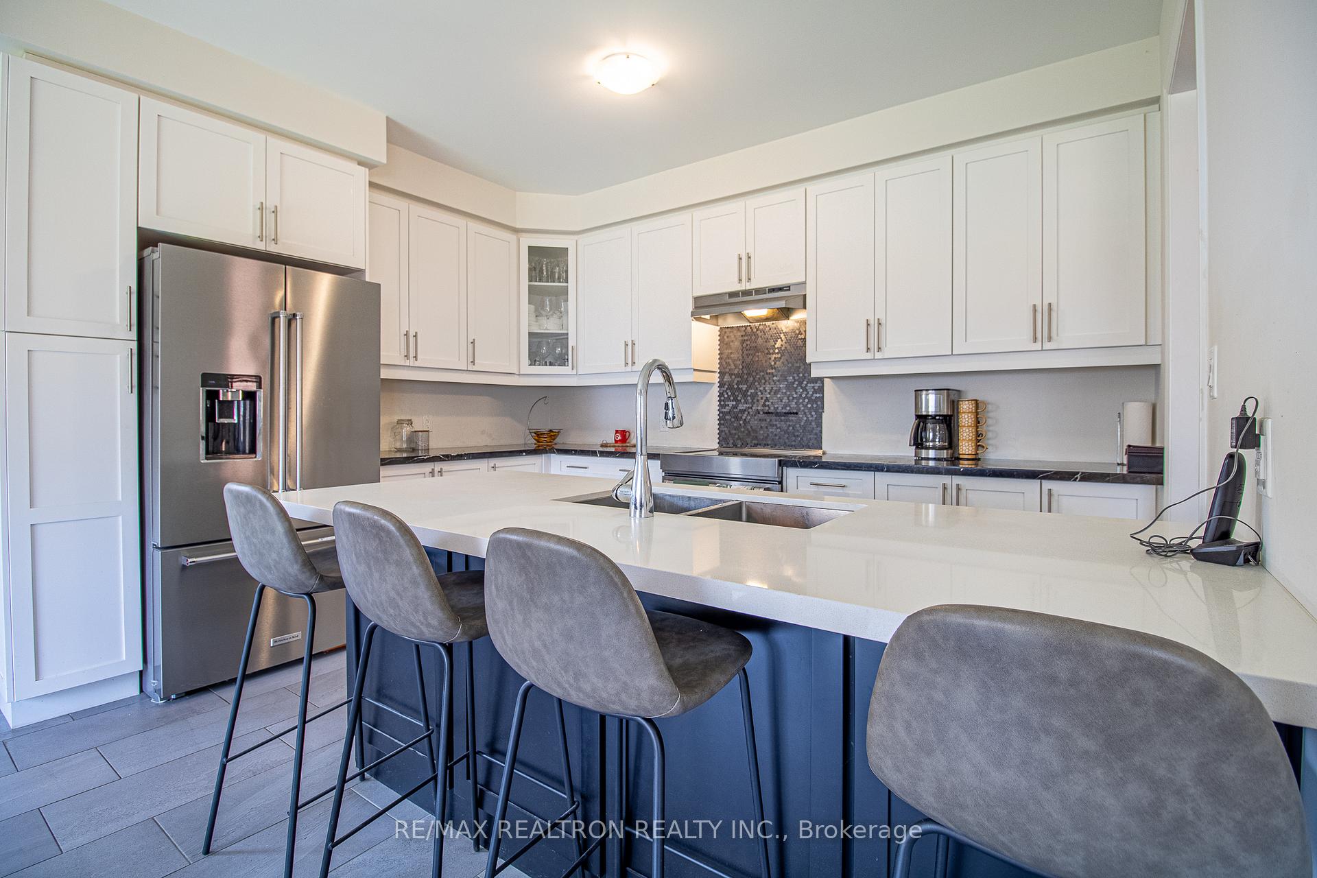 Photo 17 of 32 Crombie Street, Clarington, Bowmanville — HOMEH
