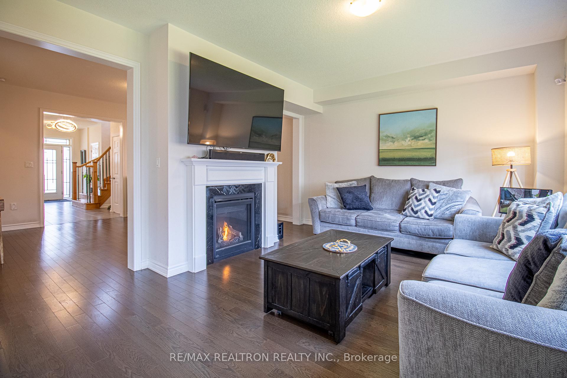 Photo 19 of 32 Crombie Street, Clarington, Bowmanville — HOMEH