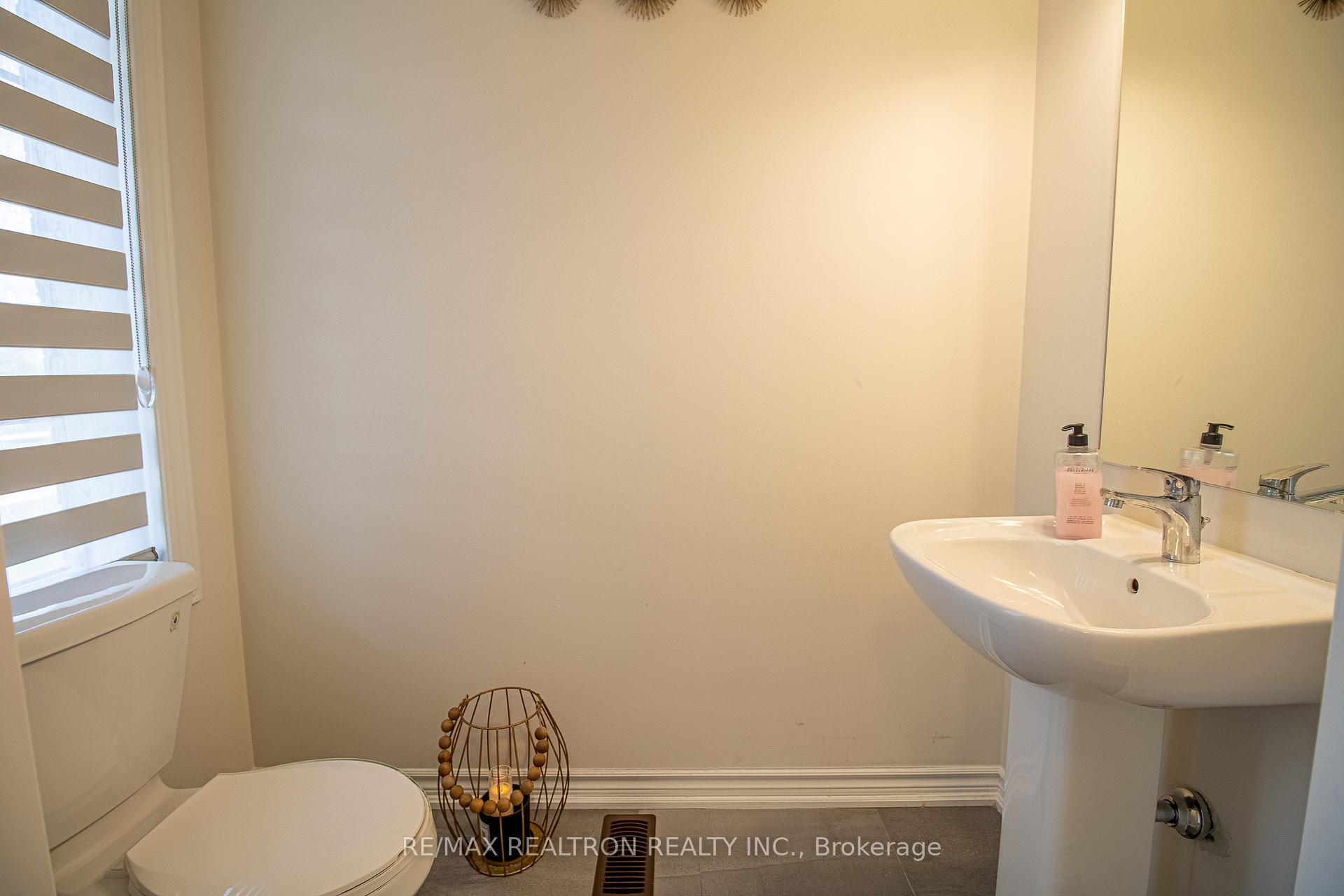 Photo 20 of 32 Crombie Street, Clarington, Bowmanville — HOMEH