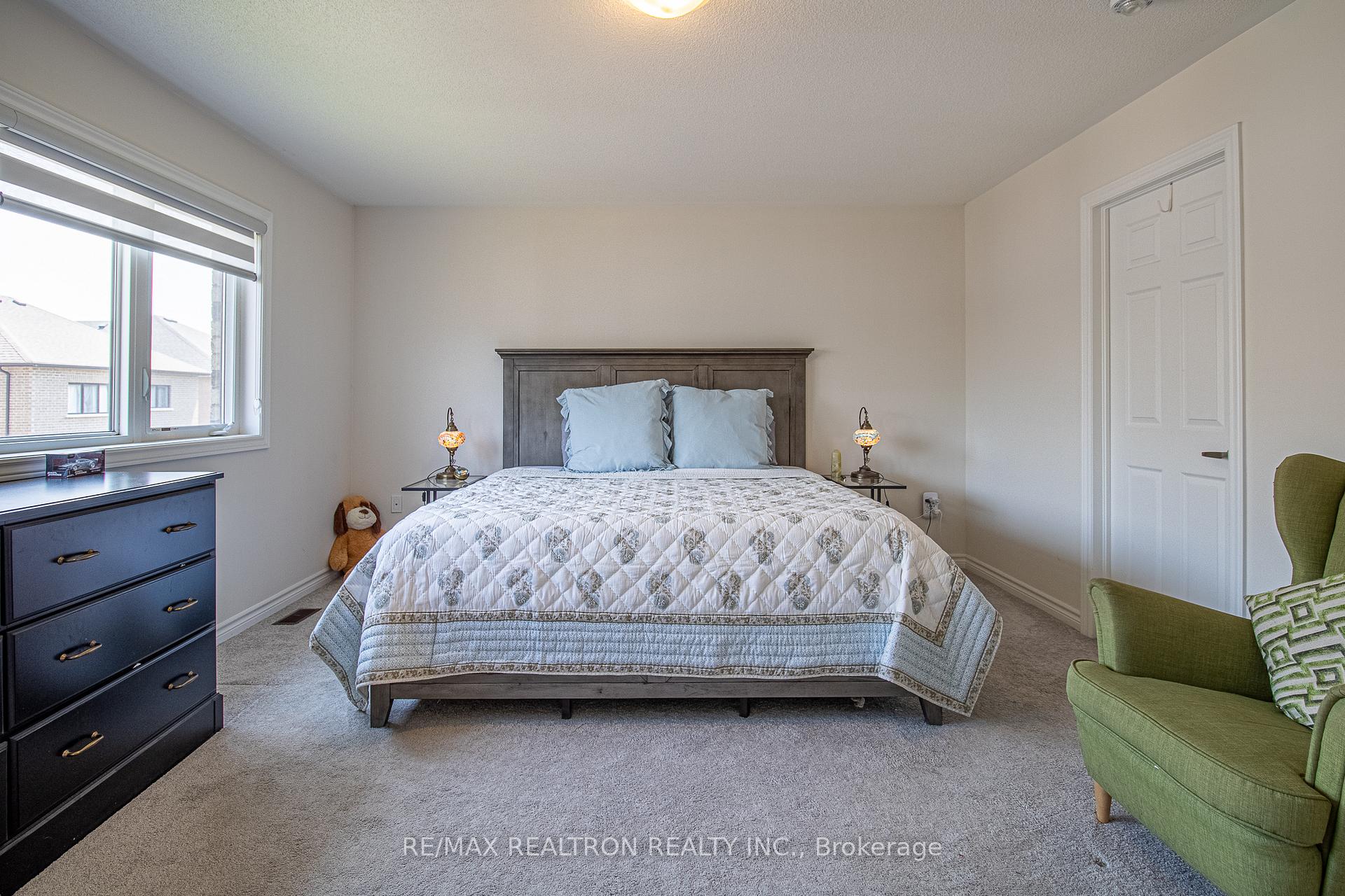 Photo 22 of 32 Crombie Street, Clarington, Bowmanville — HOMEH
