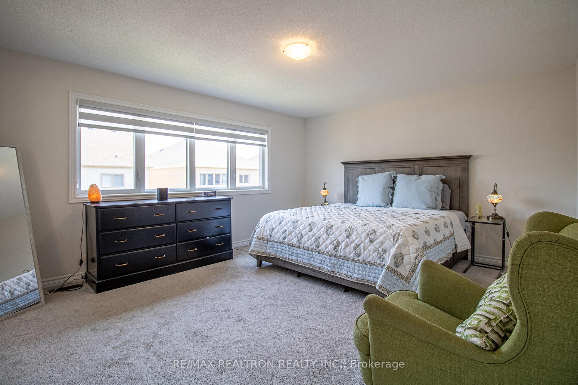Photo 23 of 32 Crombie Street, Clarington, Bowmanville — HOMEH