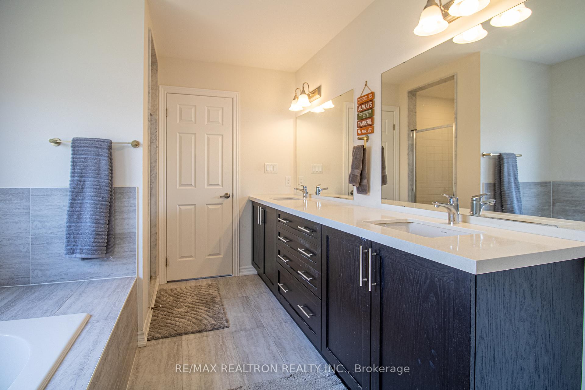 Photo 24 of 32 Crombie Street, Clarington, Bowmanville — HOMEH