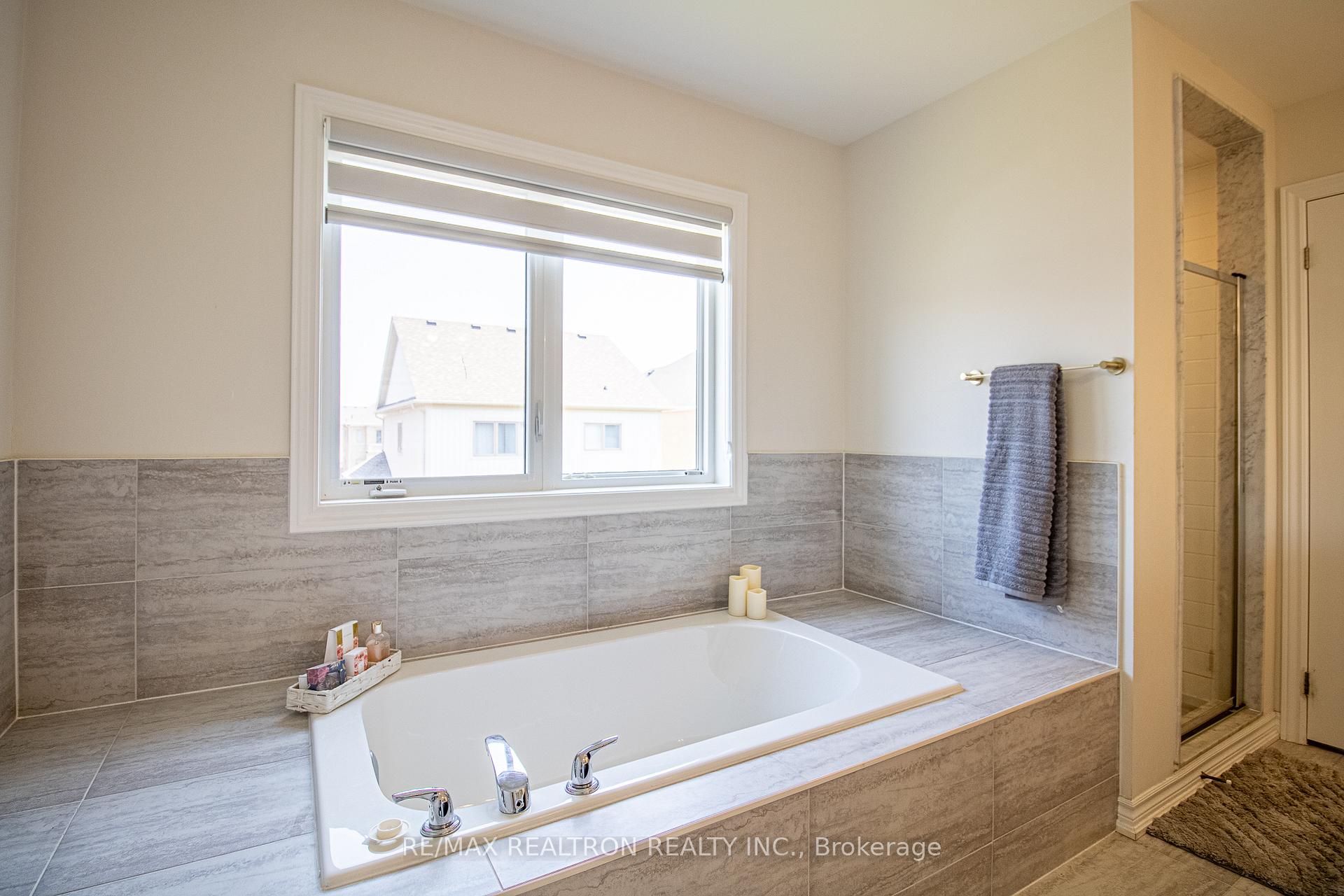 Photo 25 of 32 Crombie Street, Clarington, Bowmanville — HOMEH