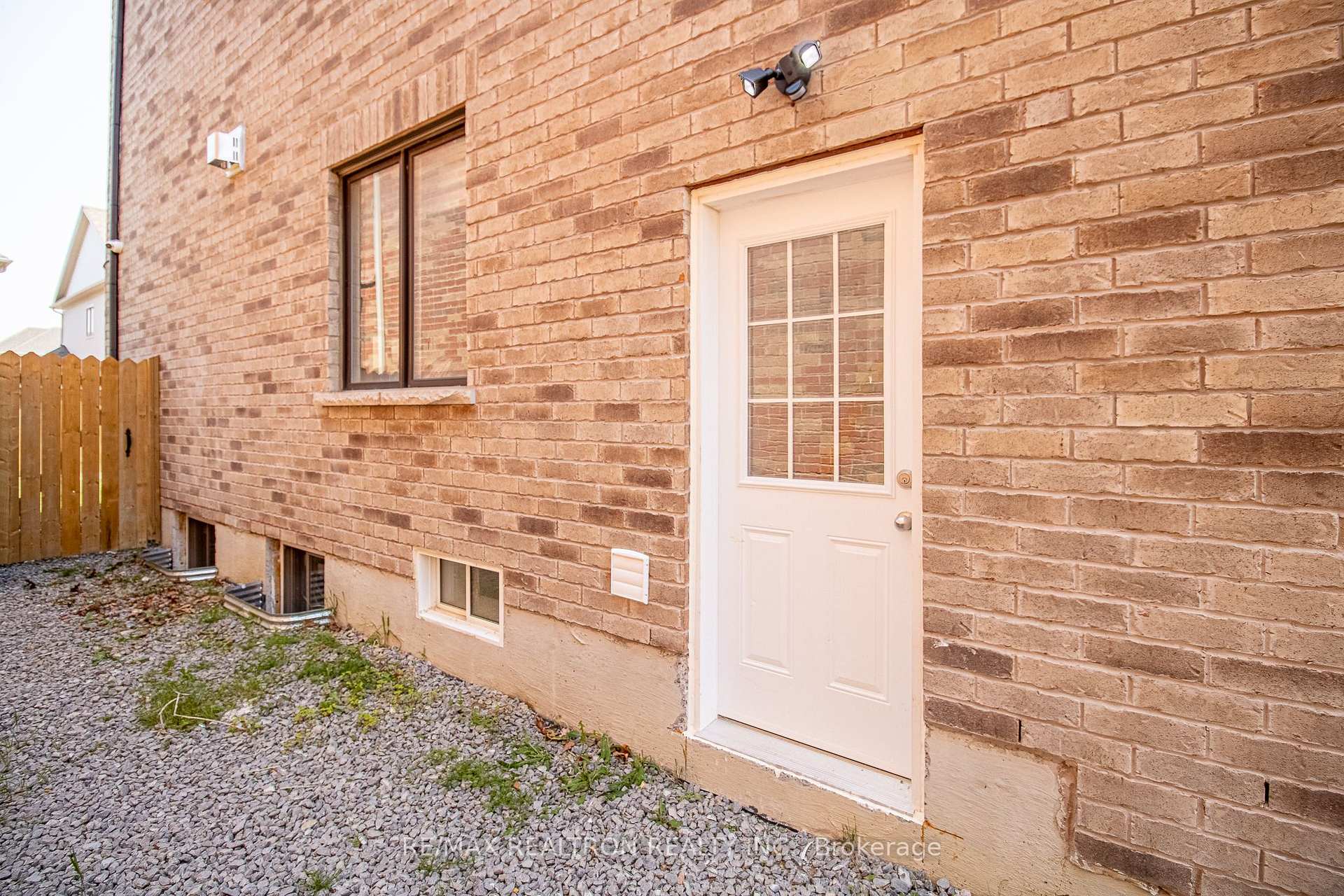 Photo 35 of 32 Crombie Street, Clarington, Bowmanville — HOMEH