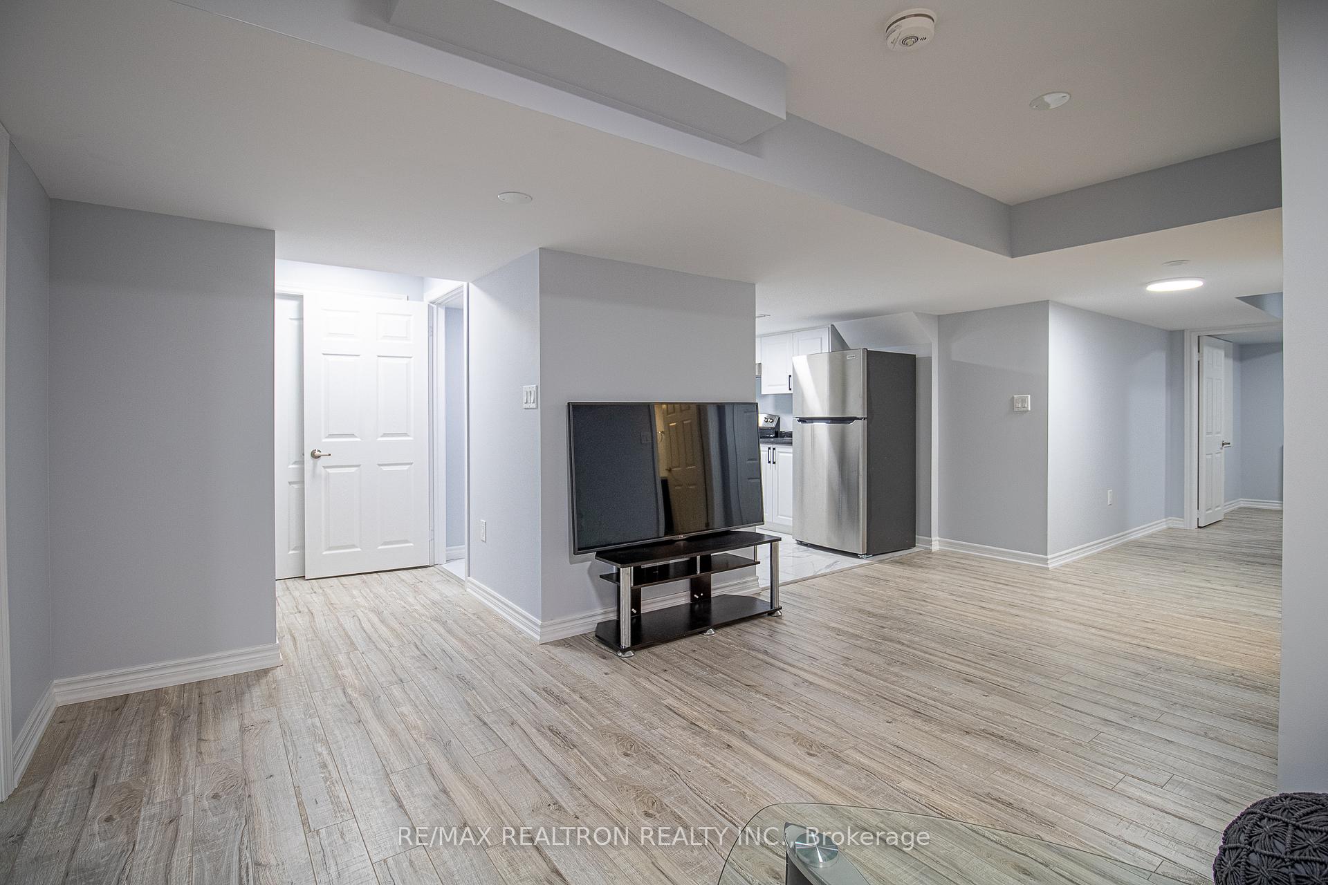 Photo 38 of 32 Crombie Street, Clarington, Bowmanville — HOMEH