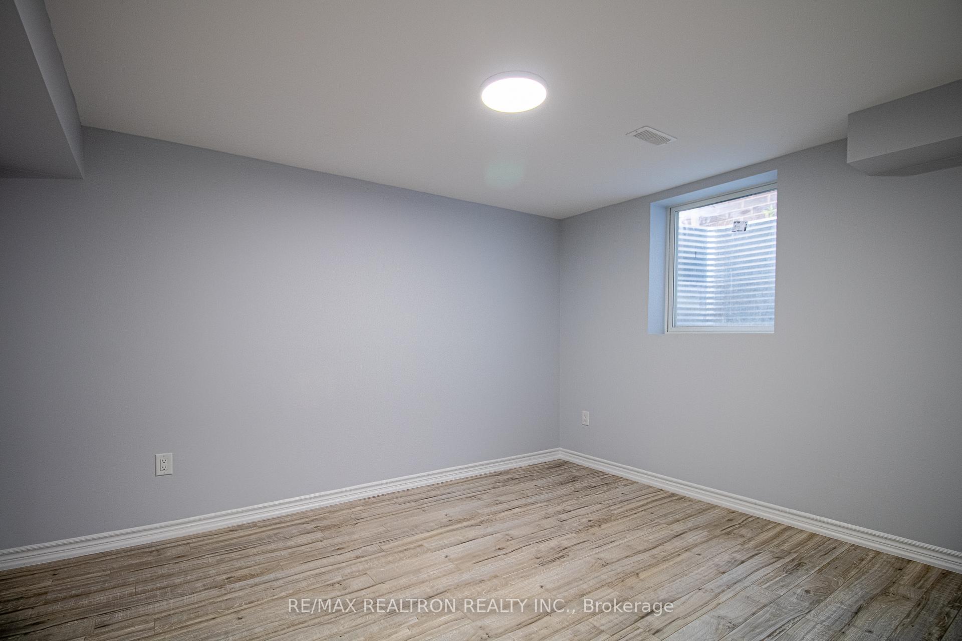 Photo 42 of 32 Crombie Street, Clarington, Bowmanville — HOMEH