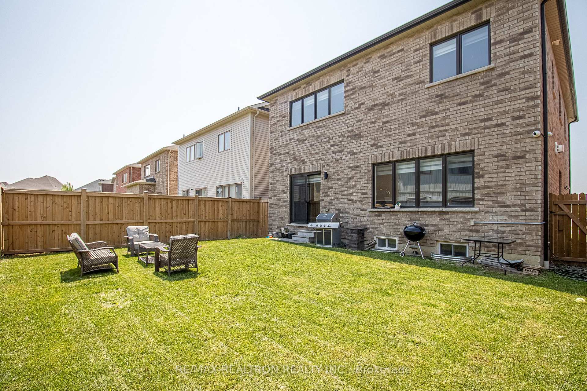 Photo 49 of 32 Crombie Street, Clarington, Bowmanville — HOMEH