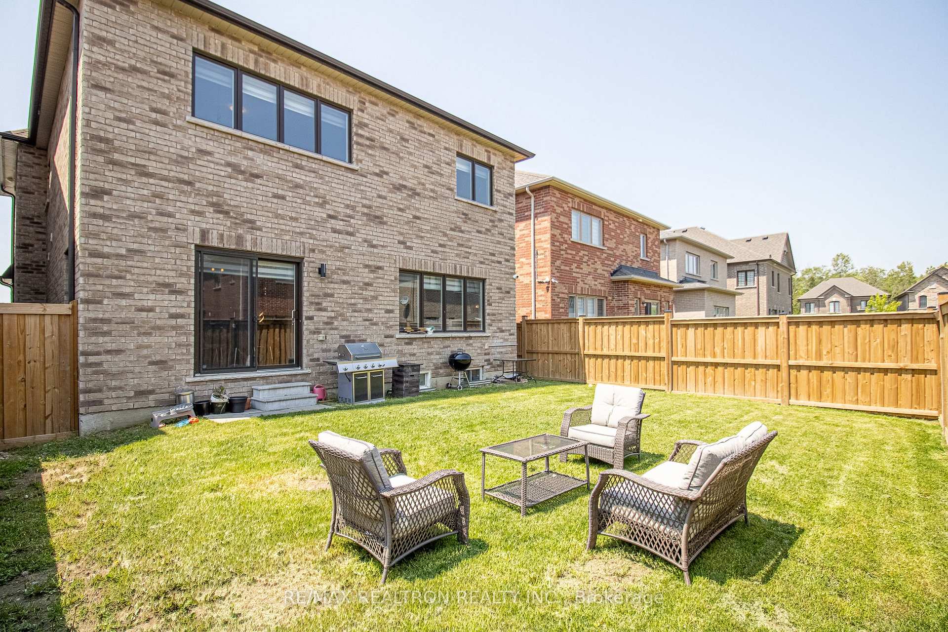 Photo 50 of 32 Crombie Street, Clarington, Bowmanville — HOMEH