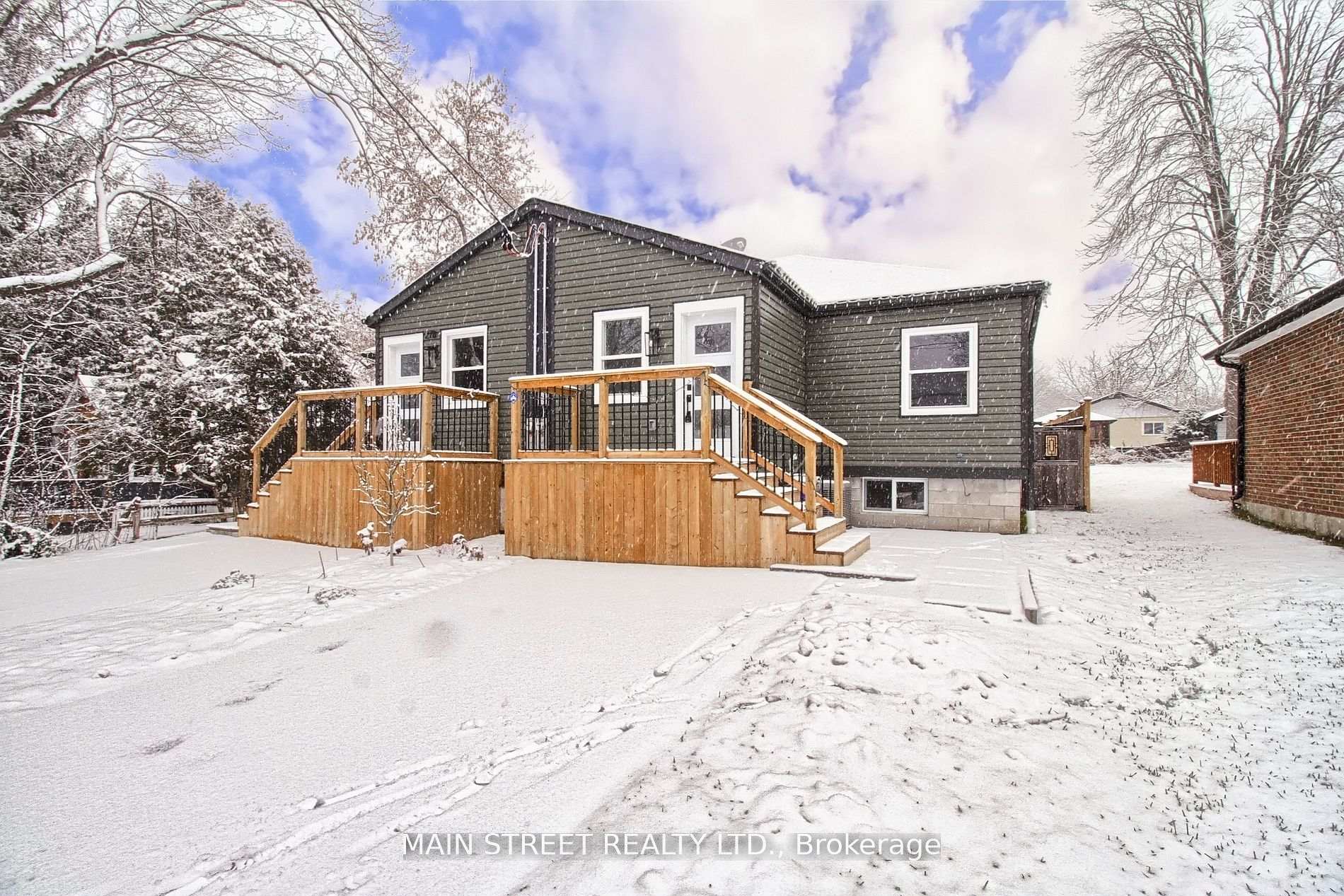 Photo 1 of Unit A, 27 Jacksons Point Avenue, Georgina, Sutton & Jackson's Point — HOMEH