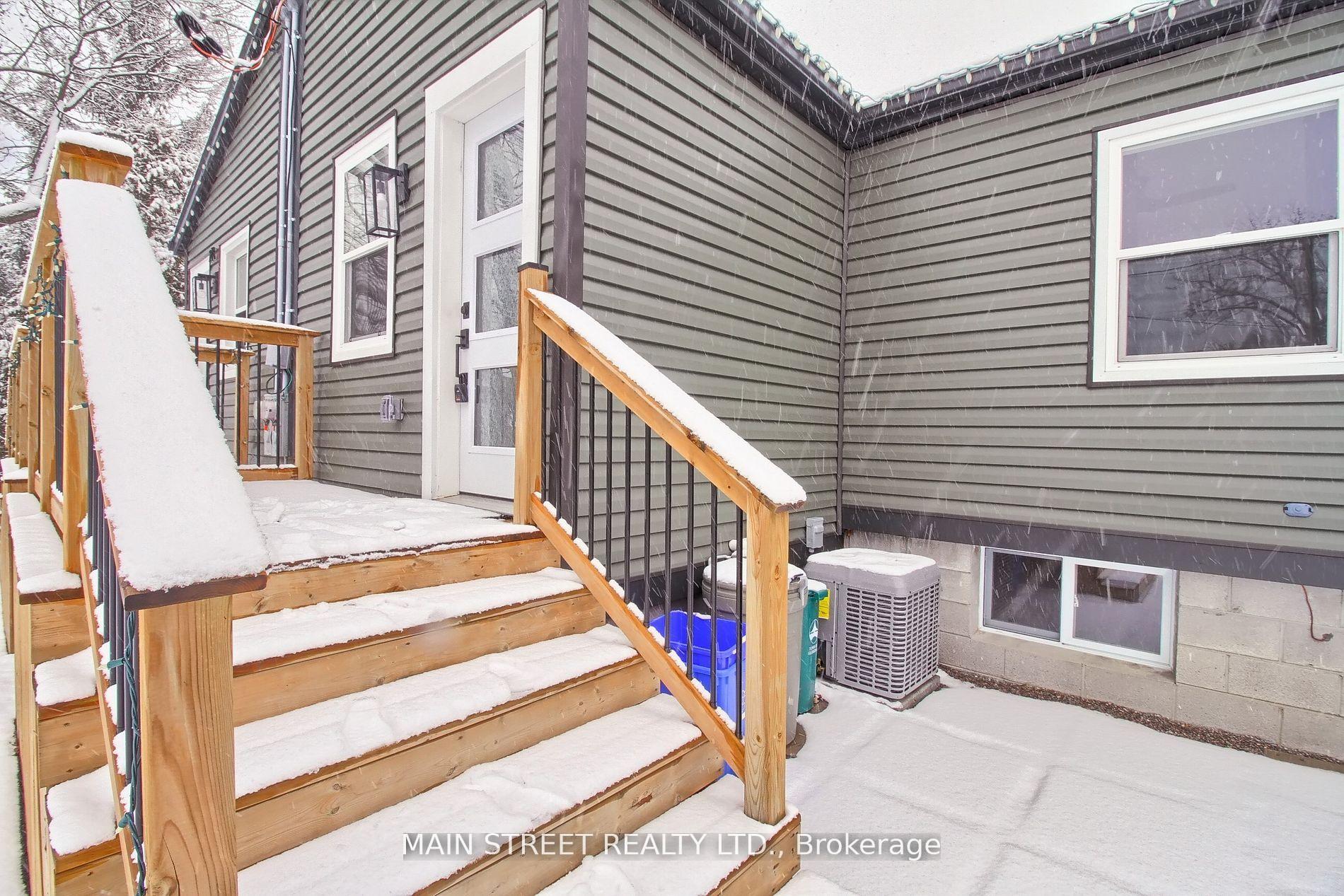 Photo 2 of Unit A, 27 Jacksons Point Avenue, Georgina, Sutton & Jackson's Point — HOMEH
