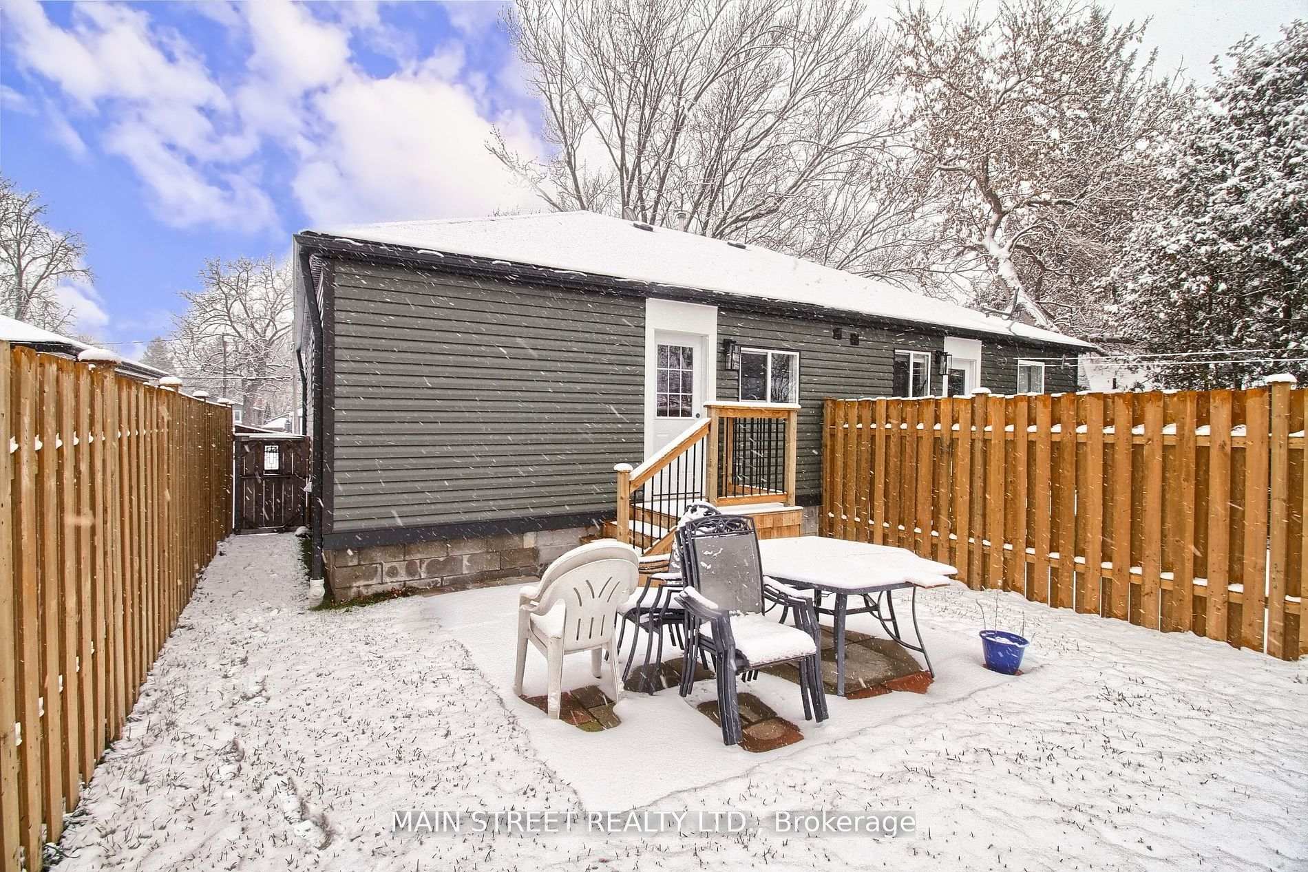 Photo 3 of Unit A, 27 Jacksons Point Avenue, Georgina, Sutton & Jackson's Point — HOMEH