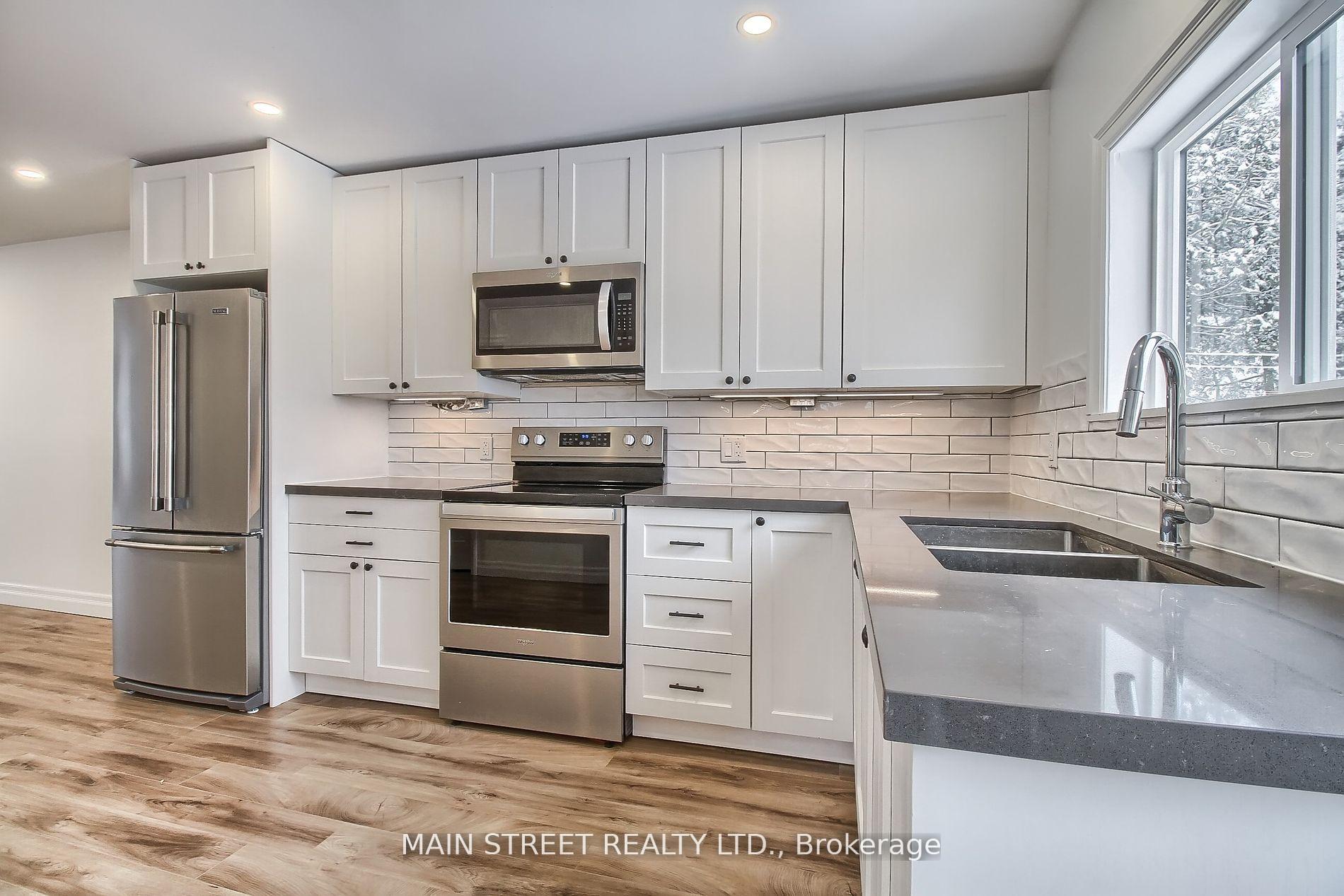 Photo 4 of Unit A, 27 Jacksons Point Avenue, Georgina, Sutton & Jackson's Point — HOMEH
