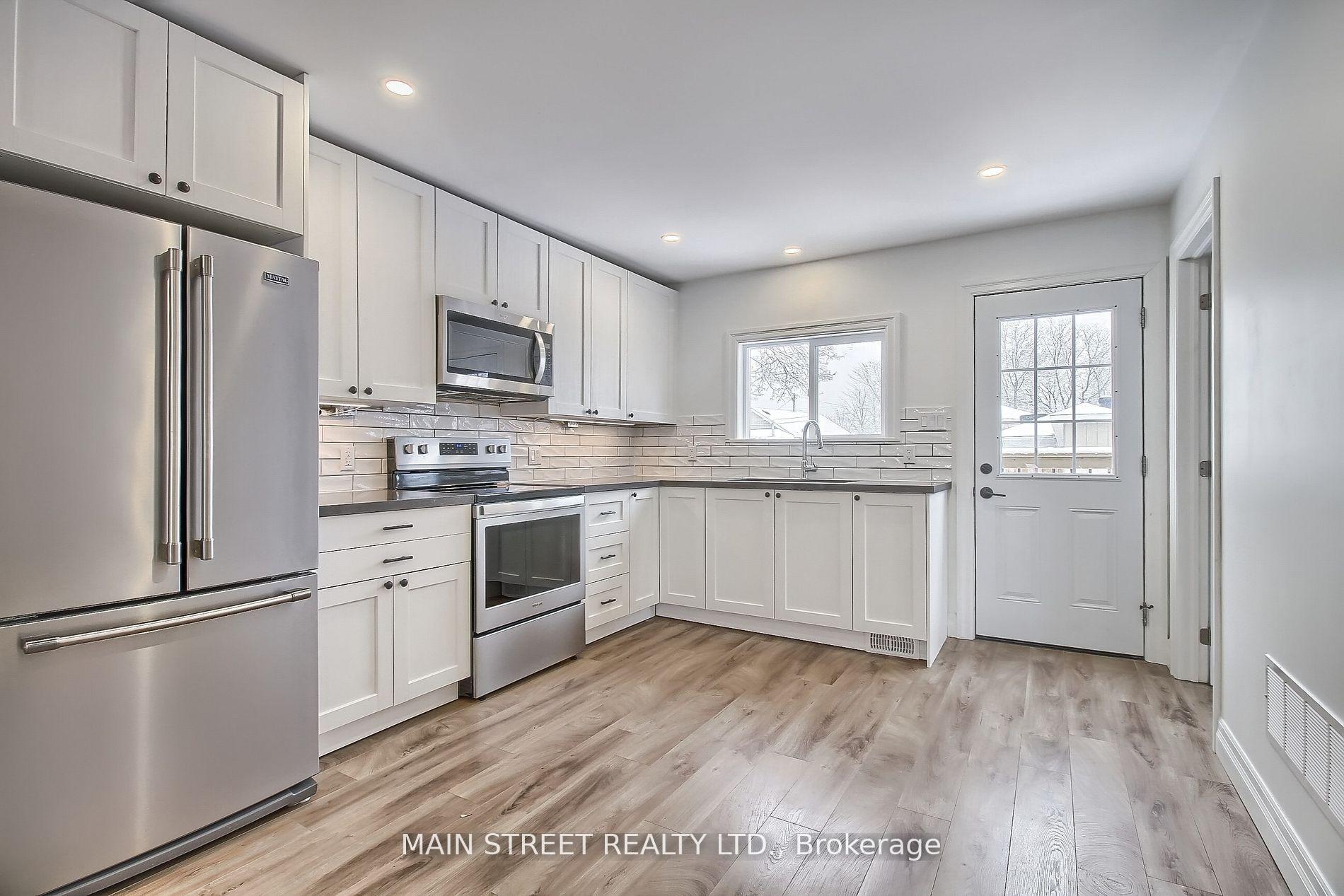 Photo 11 of Unit A, 27 Jacksons Point Avenue, Georgina, Sutton & Jackson's Point — HOMEH