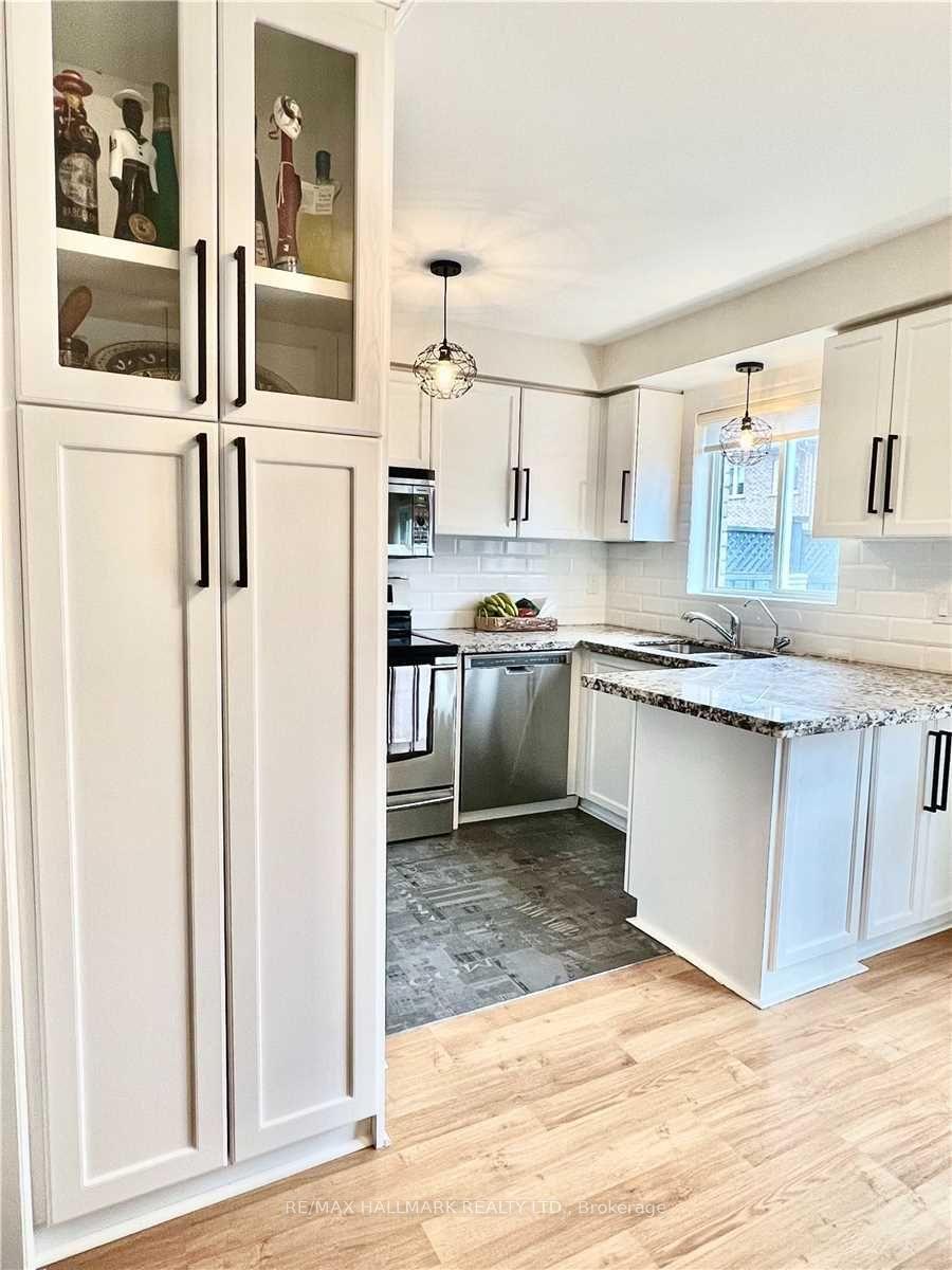 Photo 4 of 96 Benjamin Hood Crescent, Vaughan, Patterson — HOMEH