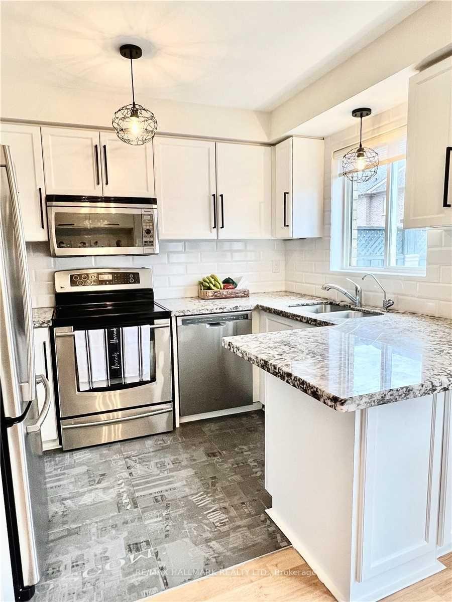 Photo 6 of 96 Benjamin Hood Crescent, Vaughan, Patterson — HOMEH