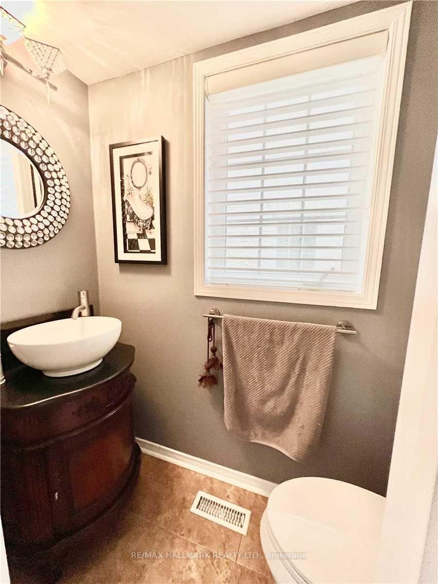 Photo 10 of 96 Benjamin Hood Crescent, Vaughan, Patterson — HOMEH