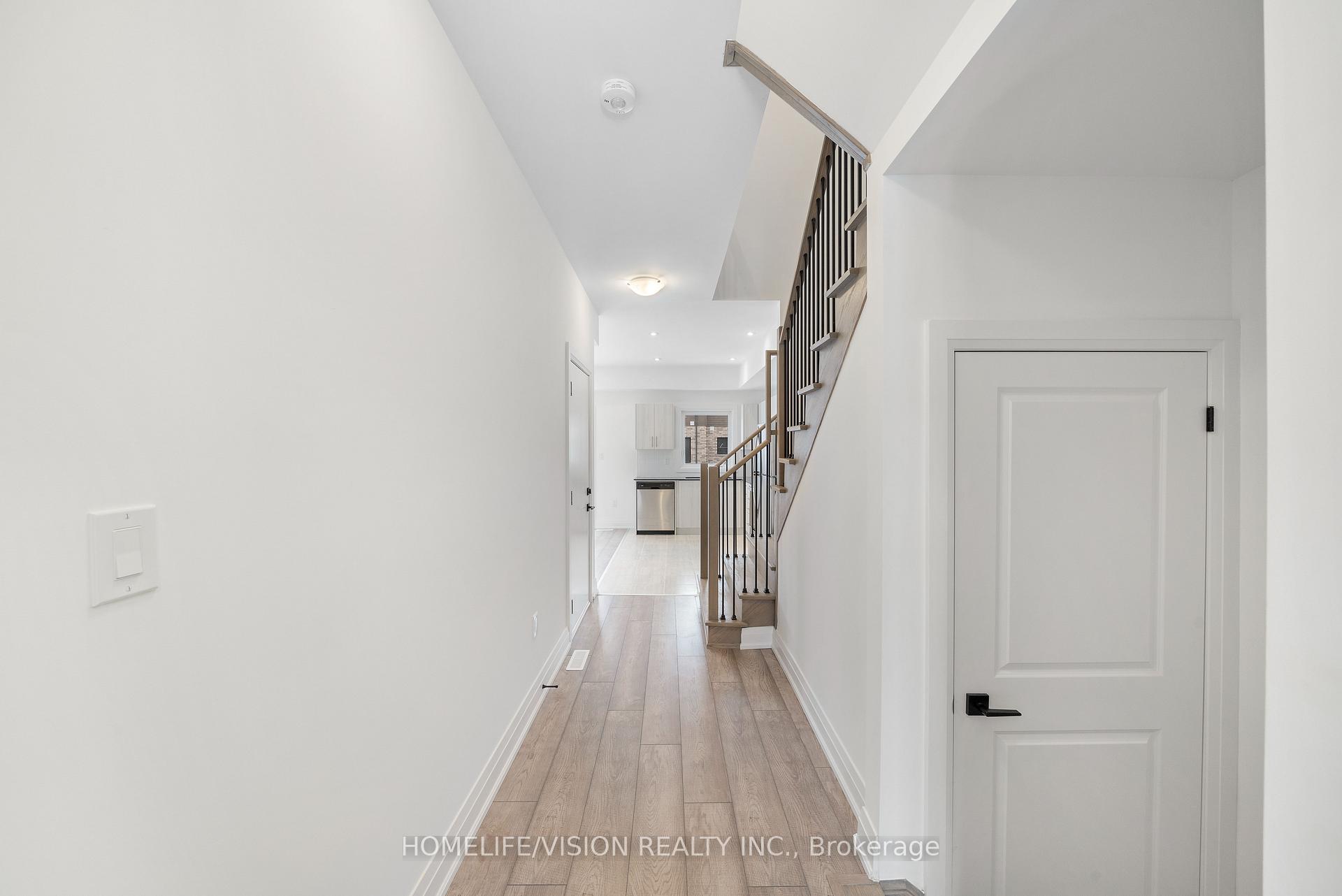 Photo 2 of 151 Gateland Drive, Barrie, Painswick South — HOMEH
