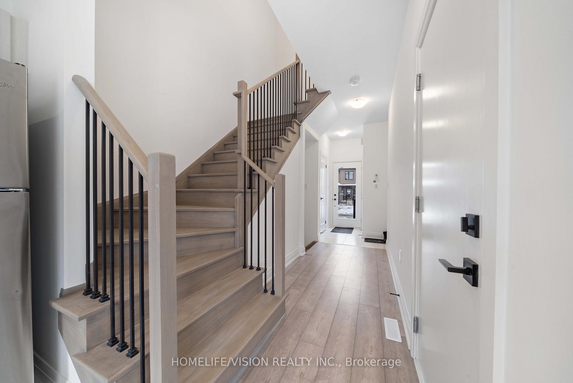 Photo 9 of 151 Gateland Drive, Barrie, Painswick South — HOMEH