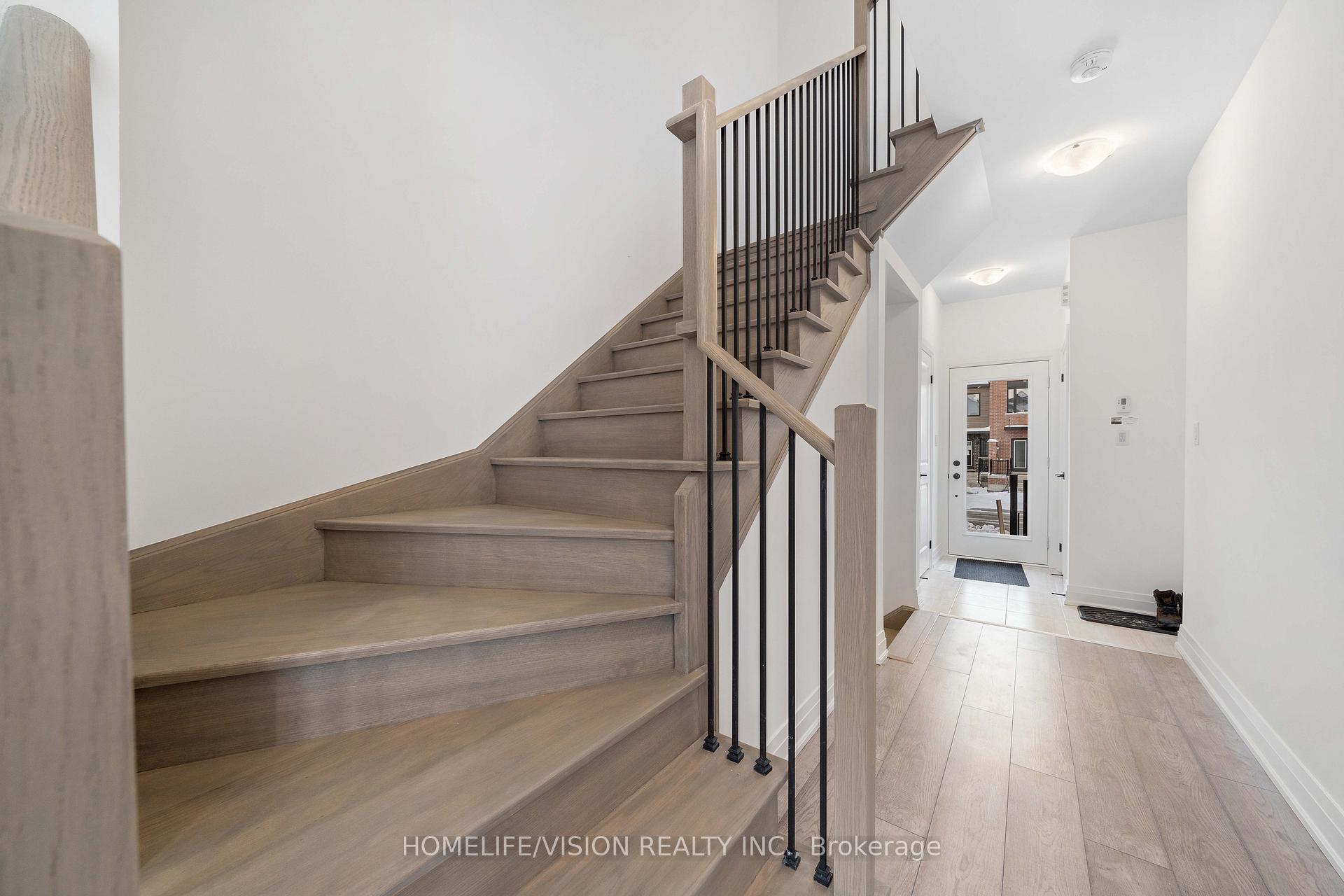 Photo 10 of 151 Gateland Drive, Barrie, Painswick South — HOMEH