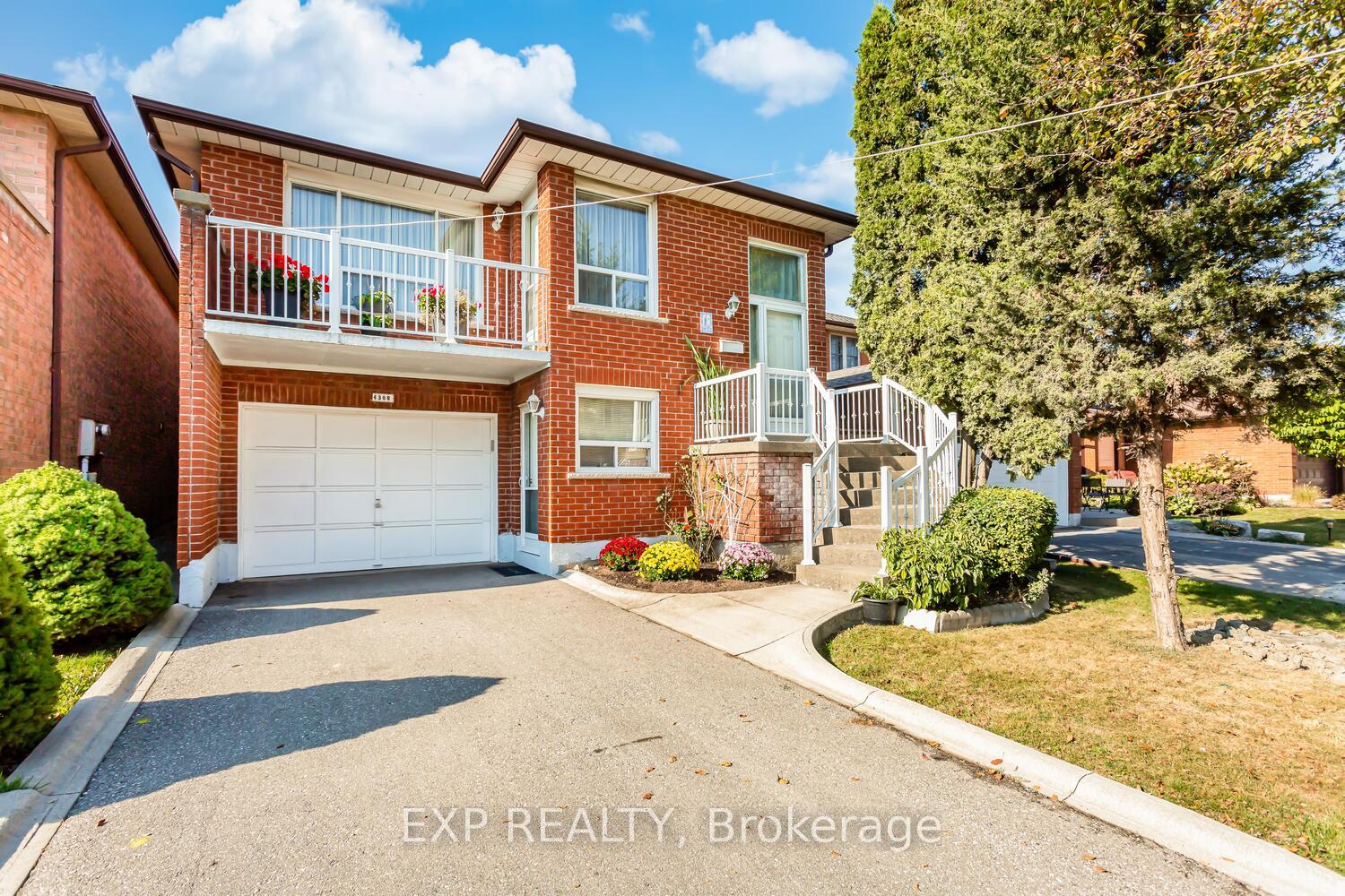 Front of Unit Lower, 4308 Curia Crescent