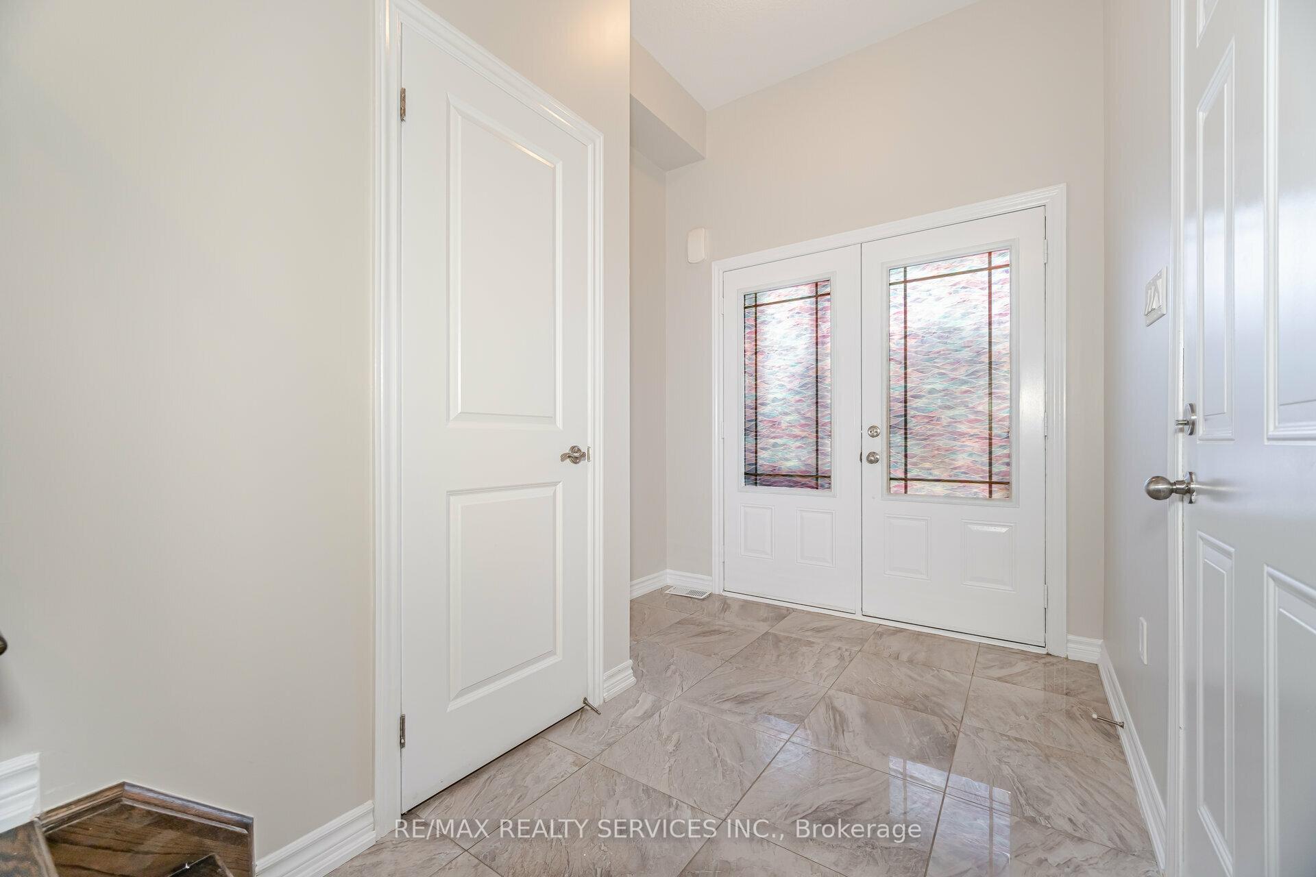 Photo 9 of 296 Remembrance Road, Brampton, Northwest Brampton — HOMEH