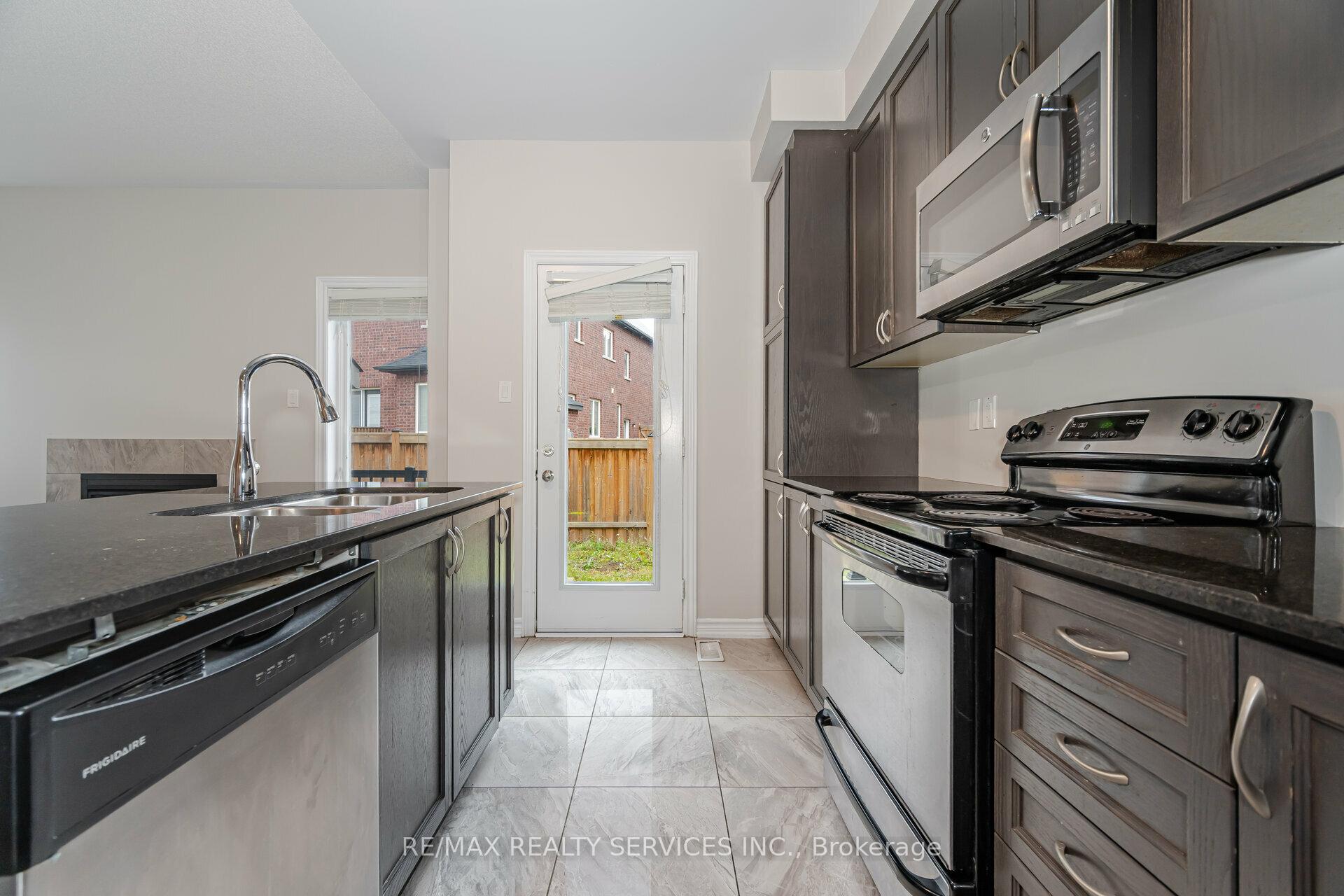Photo 26 of 296 Remembrance Road, Brampton, Northwest Brampton — HOMEH