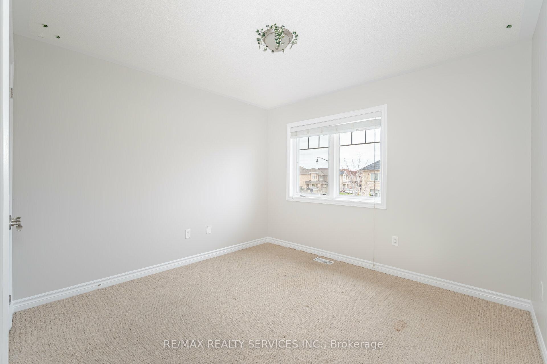 Photo 29 of 296 Remembrance Road, Brampton, Northwest Brampton — HOMEH