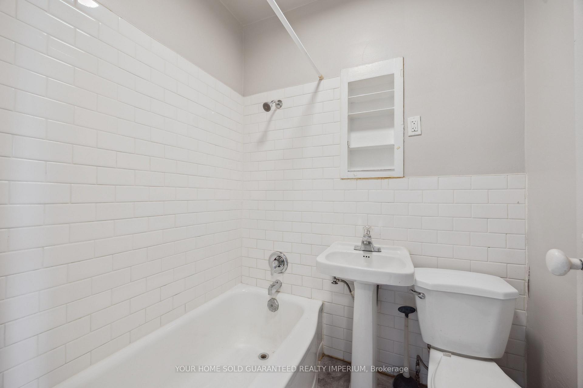 Photo 2 of Unit 109, 394 Simcoe Street S, Oshawa, Central — HOMEH