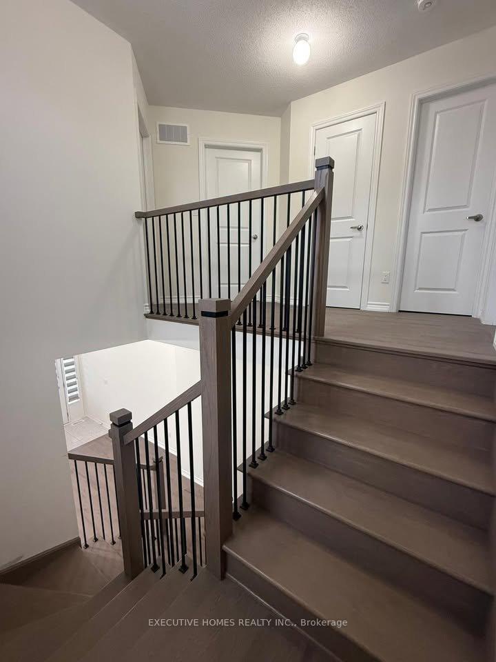 Photo 6 of 1123 Skyridge Boulevard, Pickering, Rural Pickering — HOMEH